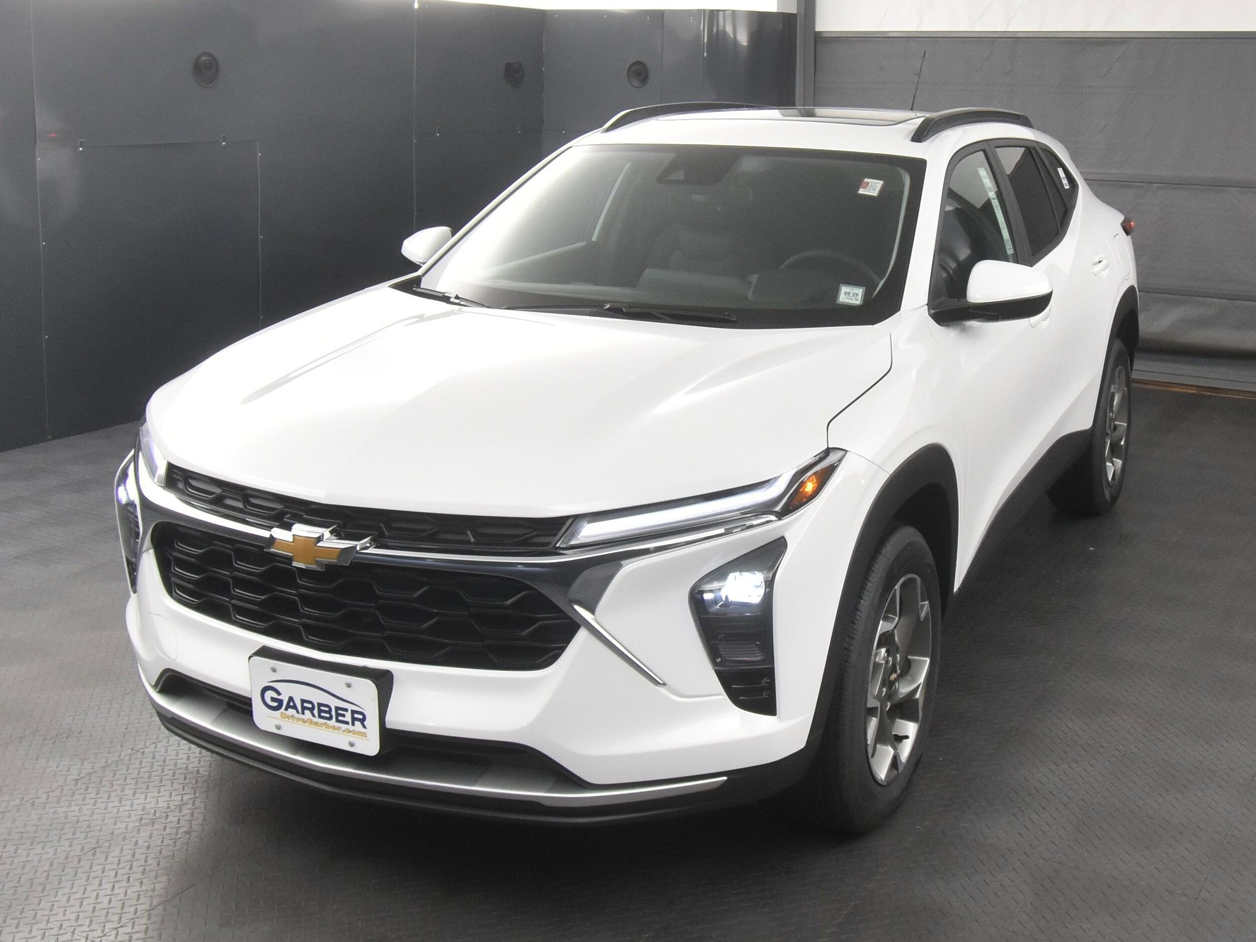 2025 Chevrolet Trax LT photo 2