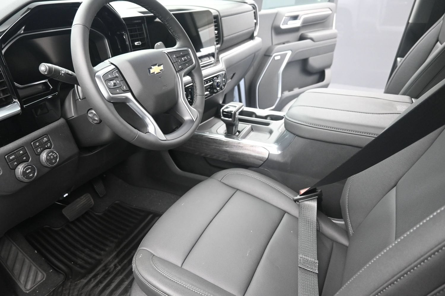 2026 Chevrolet Silverado 1500 LTZ - Photo 19