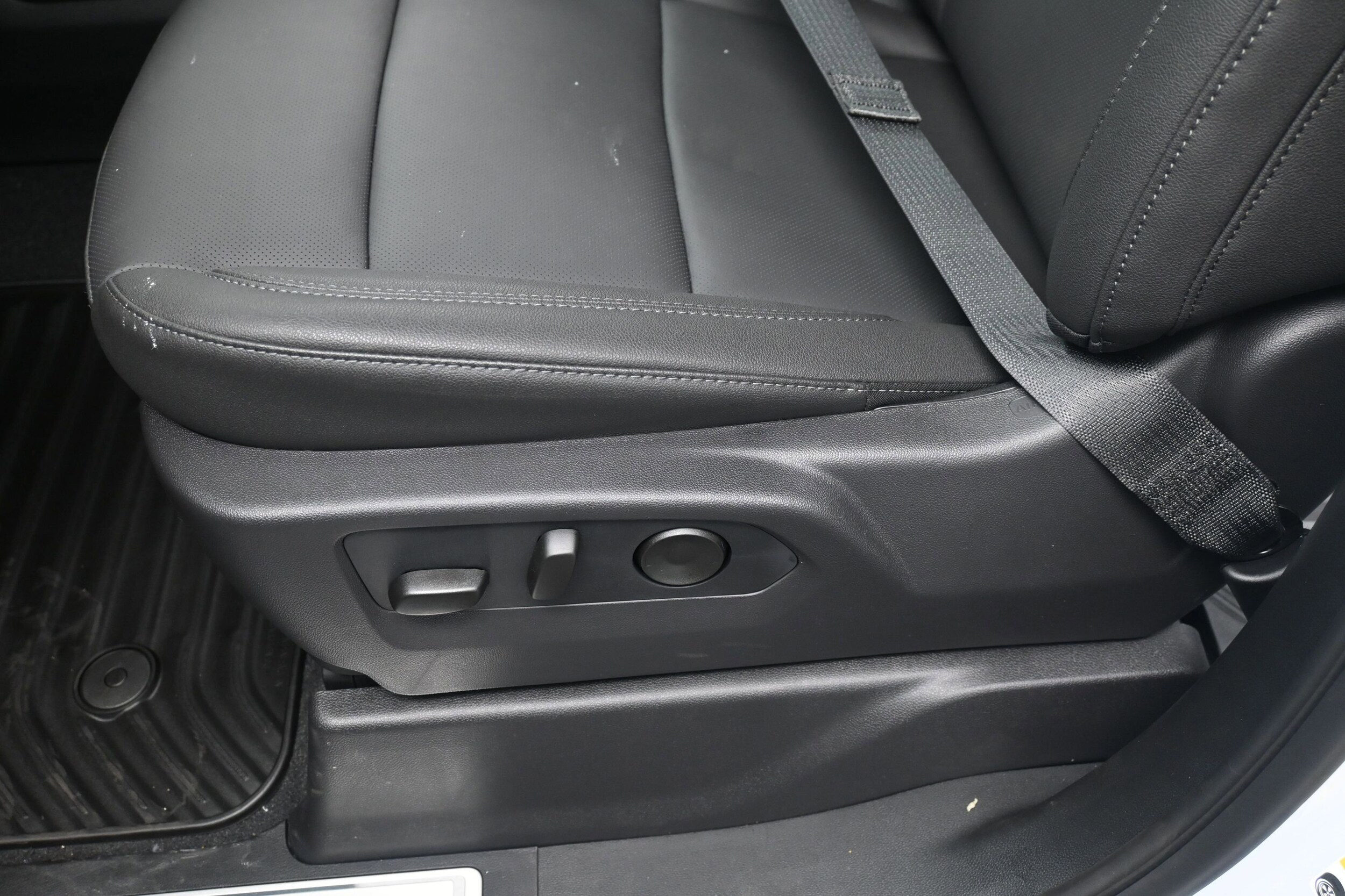 2026 Chevrolet Silverado 1500 LTZ - Photo 17