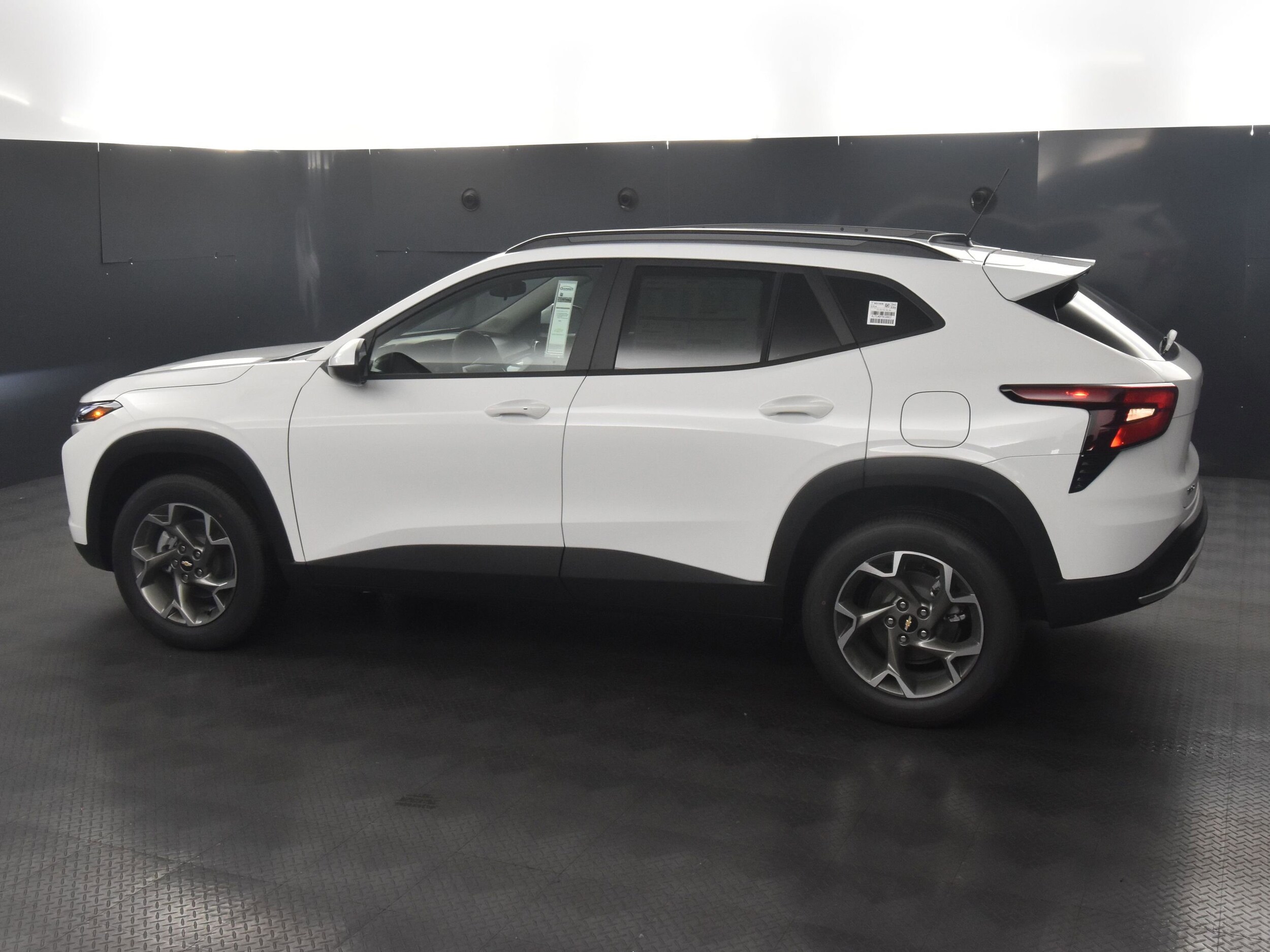 2025 Chevrolet Trax LT photo 4