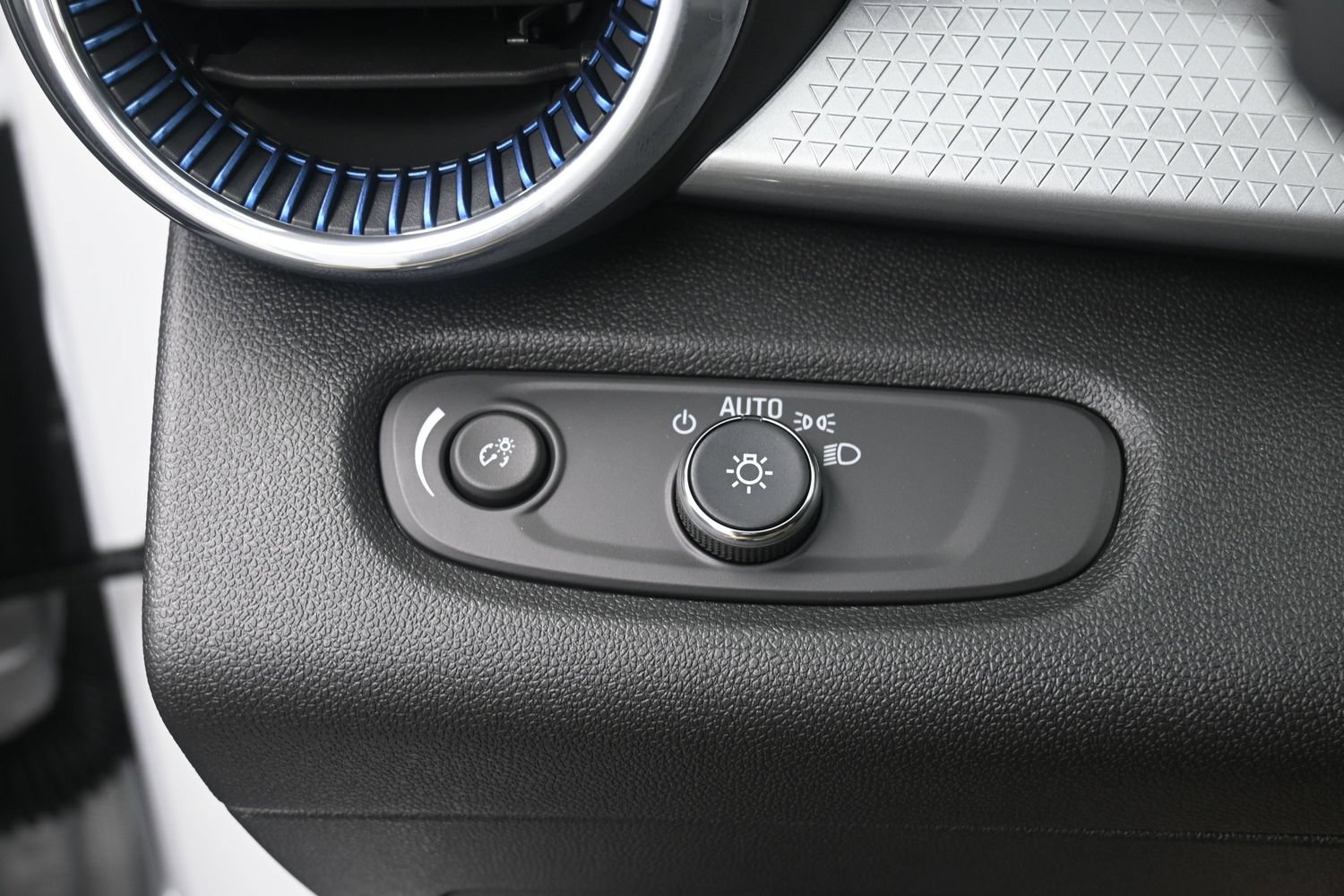 2026 Chevrolet Trax LT - Photo 19