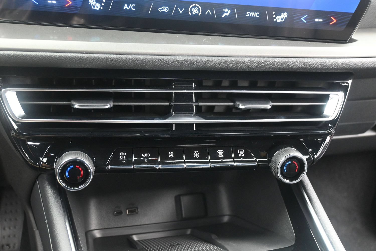 2026 Chevrolet Traverse LT - Photo 28