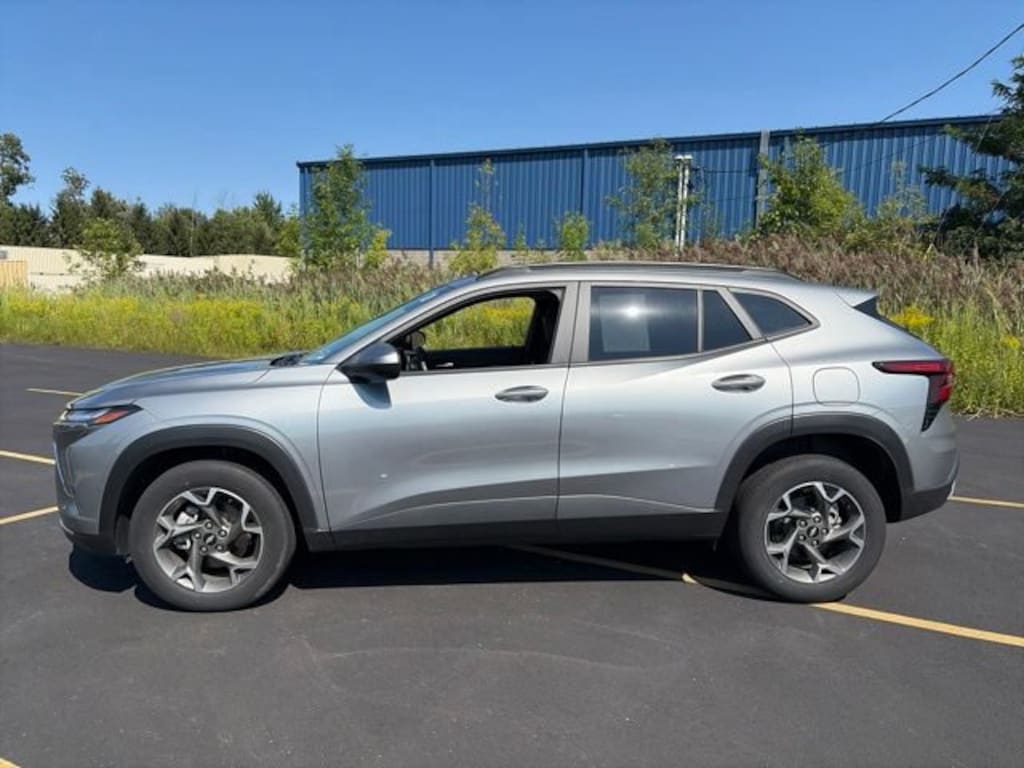 Used 2025 Chevrolet Trax LT SUV