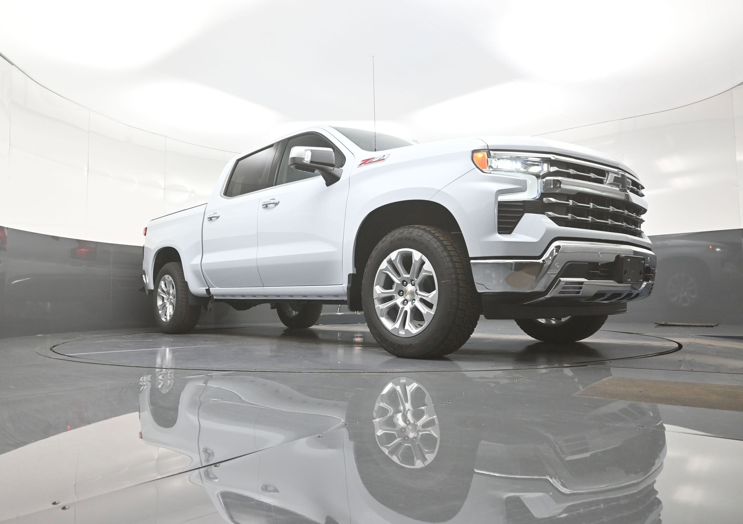 2026 Chevrolet Silverado 1500 LTZ - Photo 9