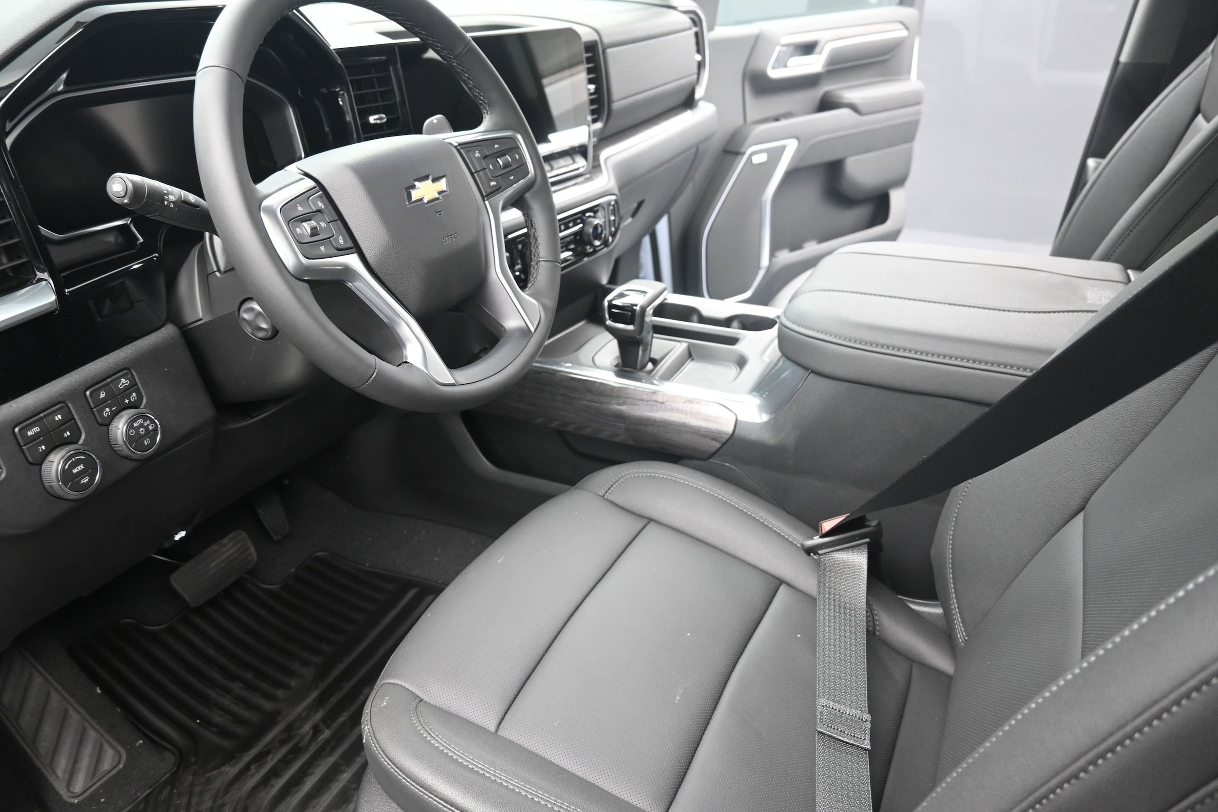 2026 Chevrolet Silverado 1500 LTZ - Photo 19