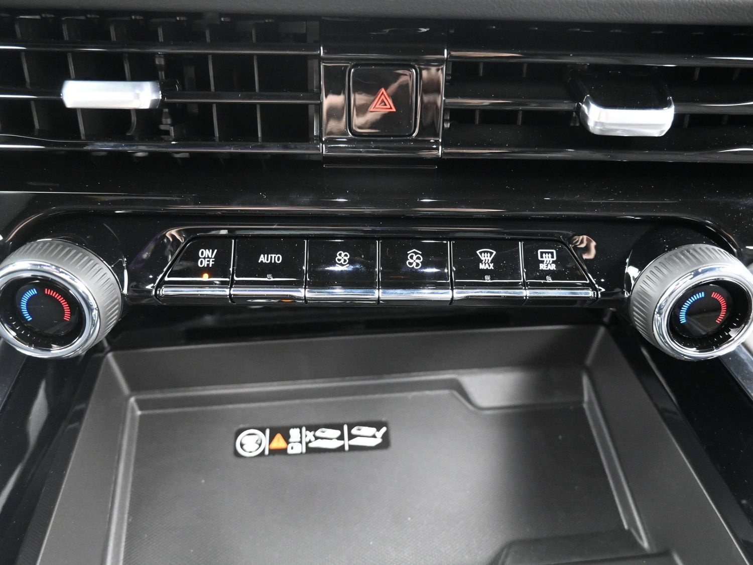 2026 Chevrolet Suburban High Country - Photo 24
