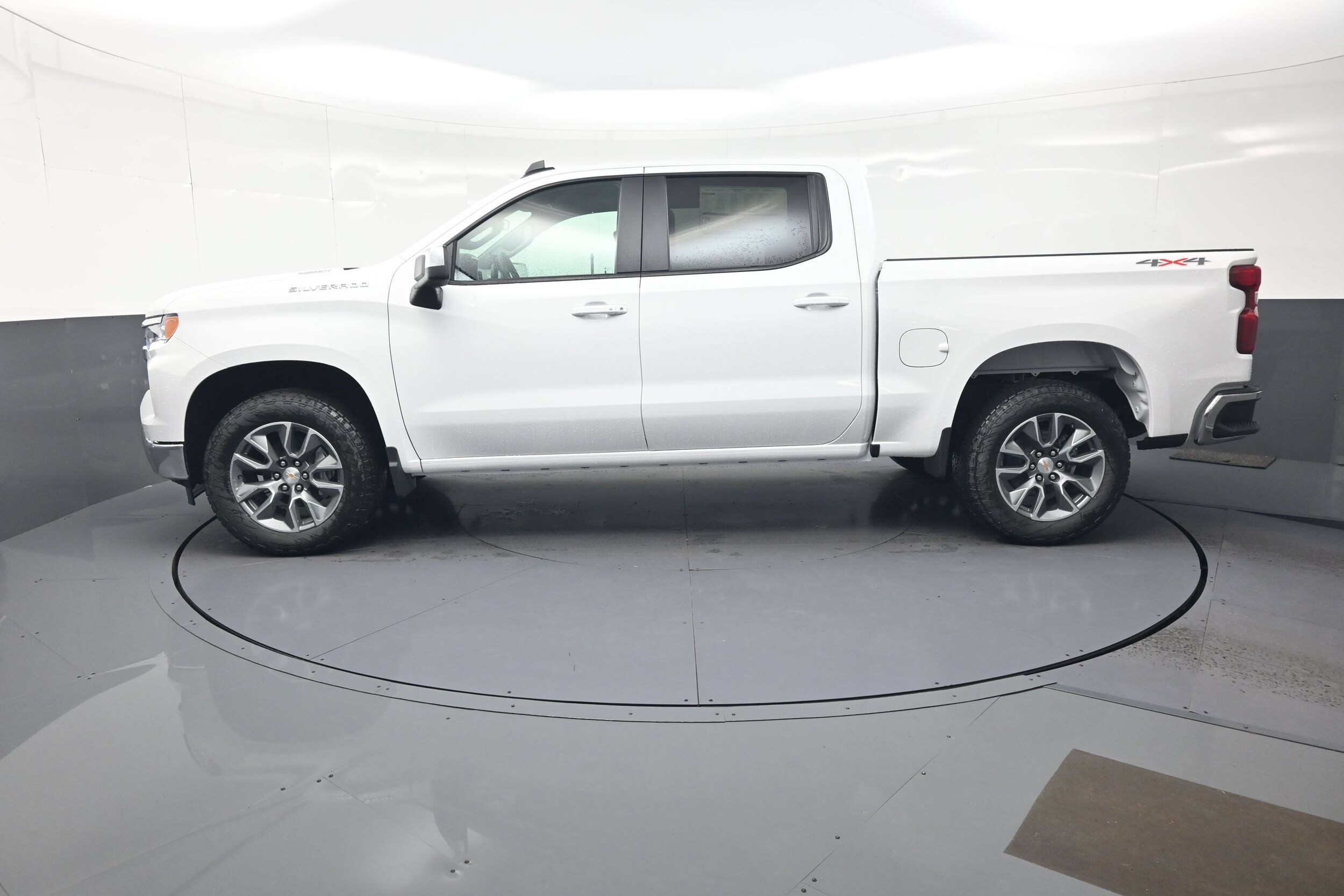 2026 Chevrolet Silverado 1500 LT - Photo 6
