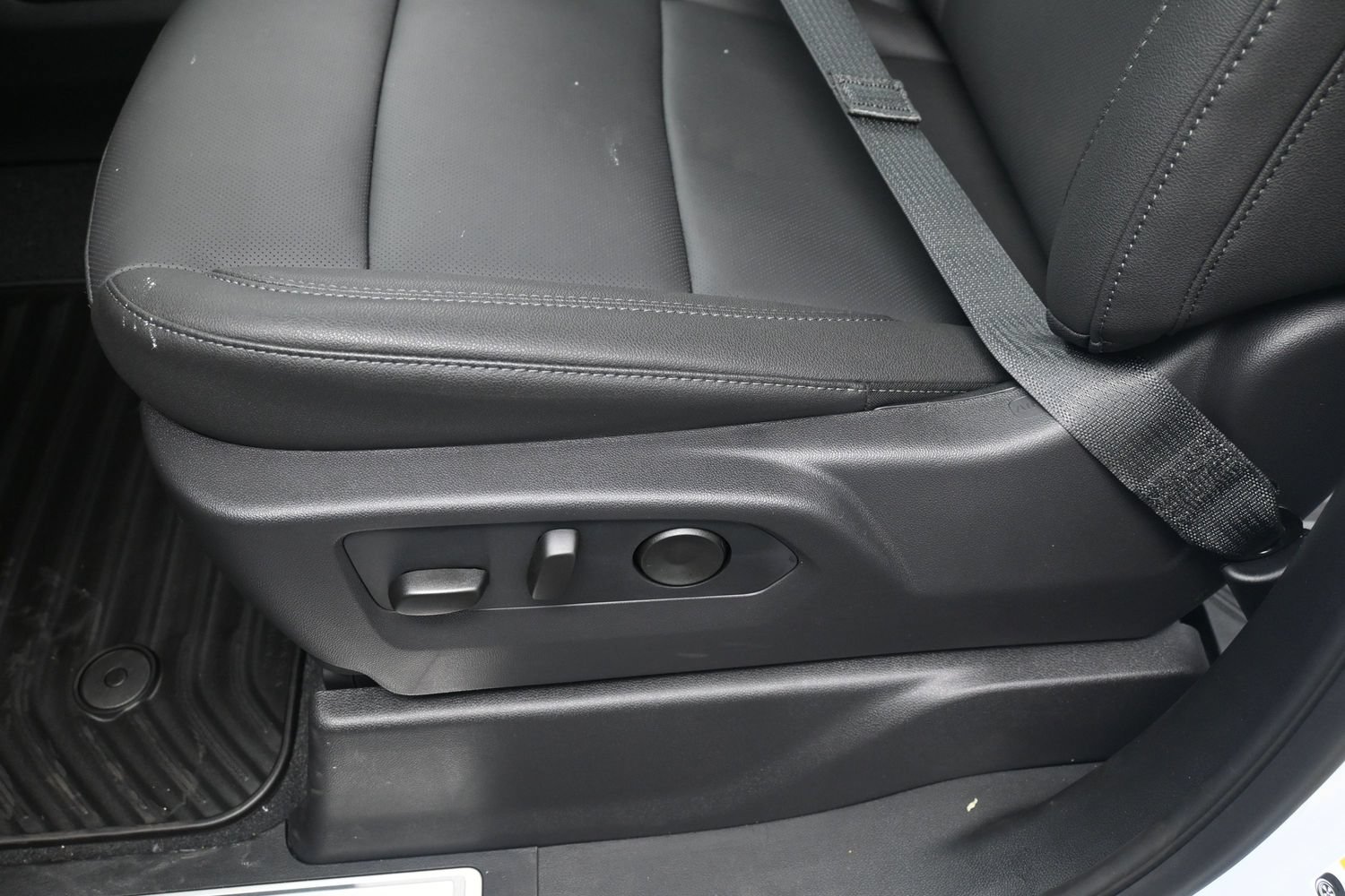 2026 Chevrolet Silverado 1500 LTZ - Photo 17