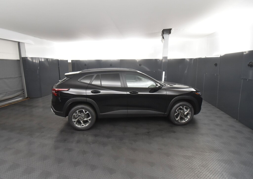 New 2025 Chevrolet Trax LT SUV