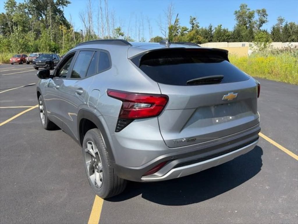 Used 2025 Chevrolet Trax LT SUV