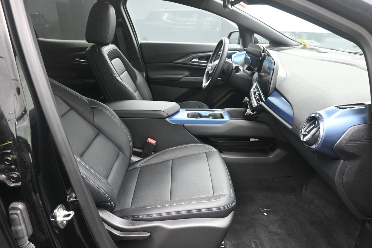 2026 Chevrolet Equinox EV 2LT - Photo 13