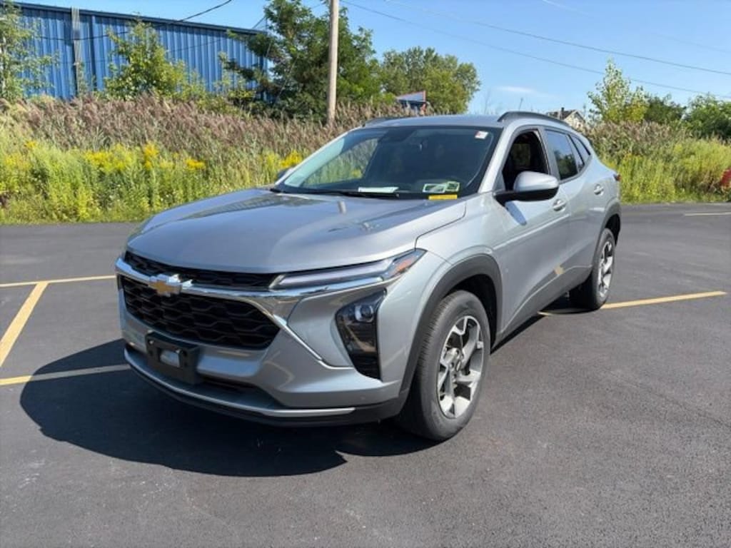 Used 2025 Chevrolet Trax LT SUV