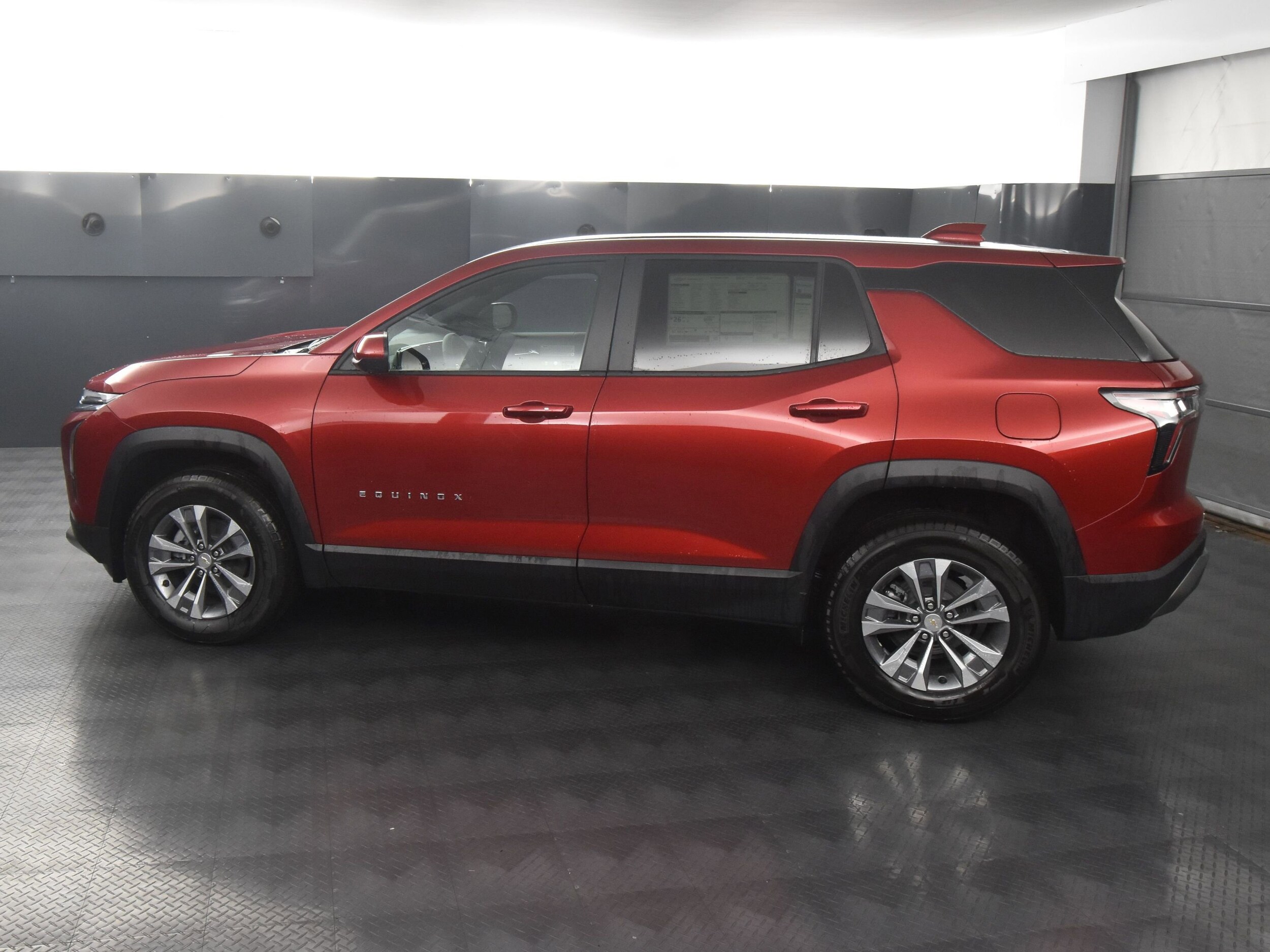 2025 Chevrolet Equinox LT photo 3