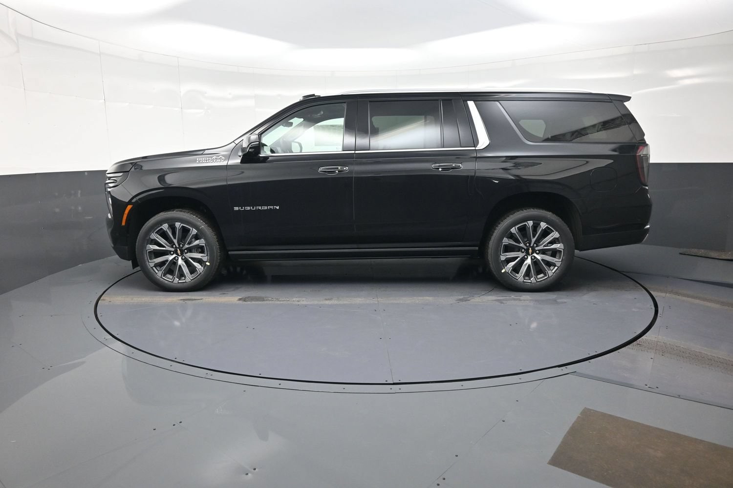 2026 Chevrolet Suburban High Country - Photo 6