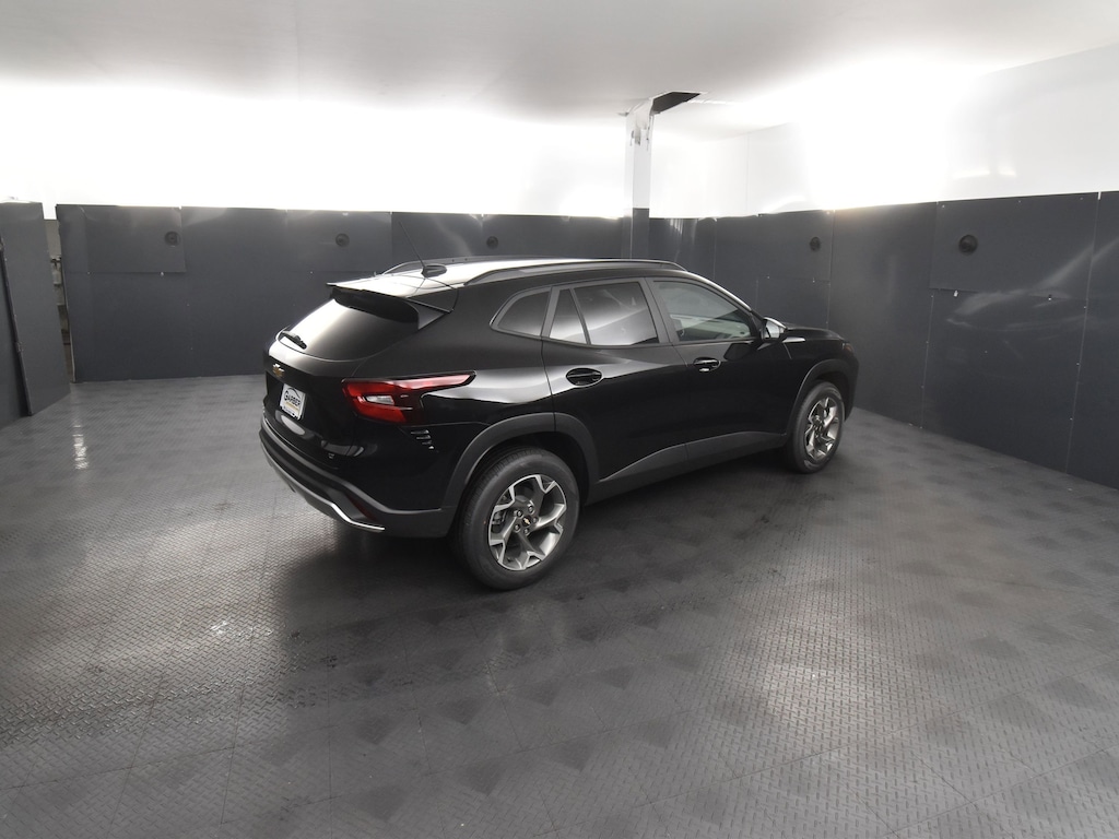 New 2025 Chevrolet Trax LT SUV