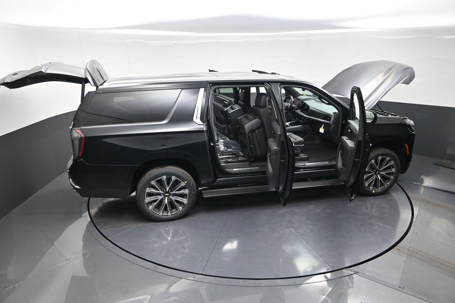 2026 Chevrolet Suburban High Country - Photo 14