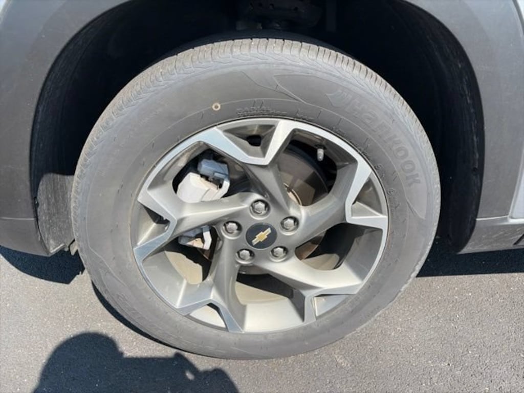 Used 2025 Chevrolet Trax LT SUV