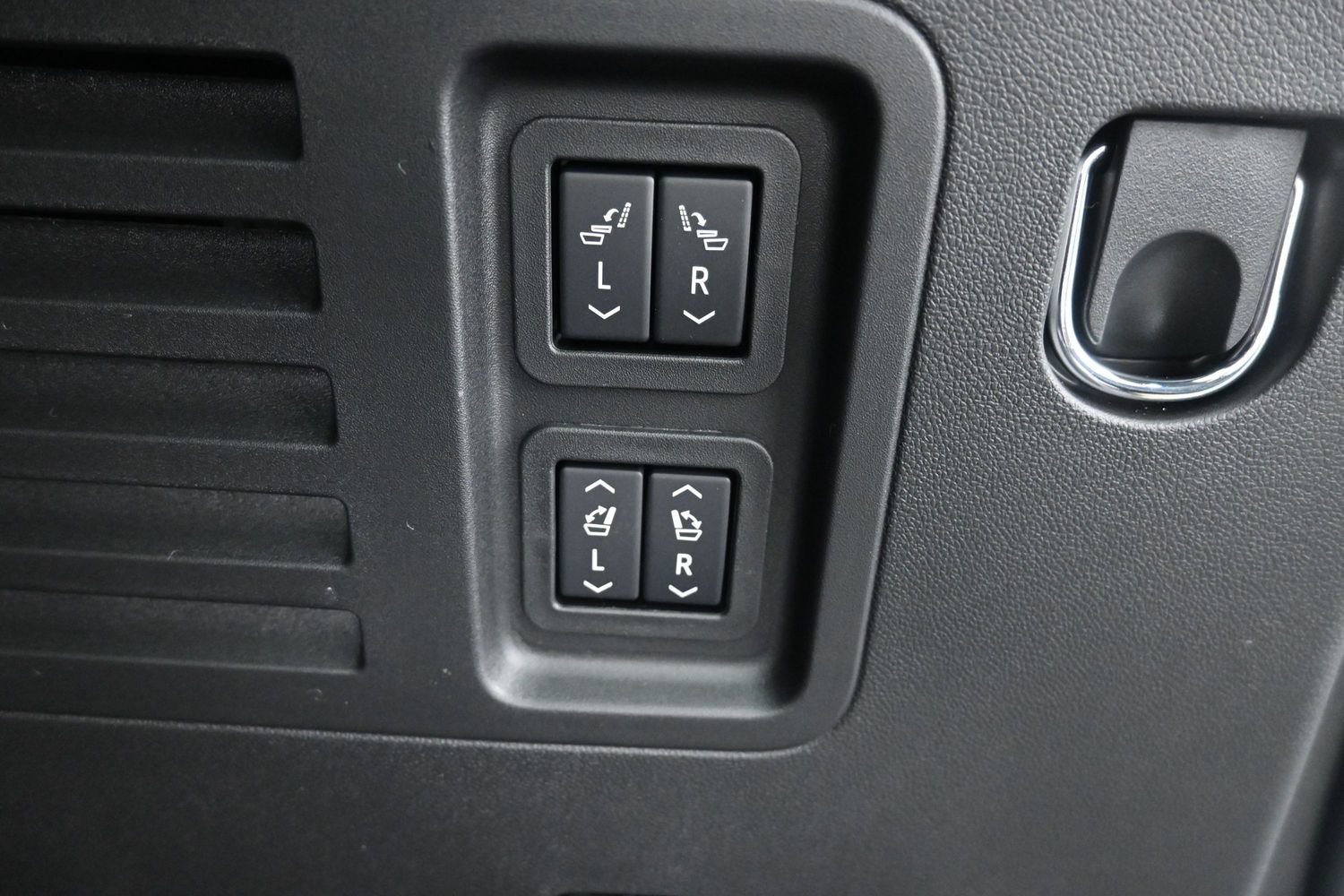 2027 Chevrolet Traverse High Country - Photo 44
