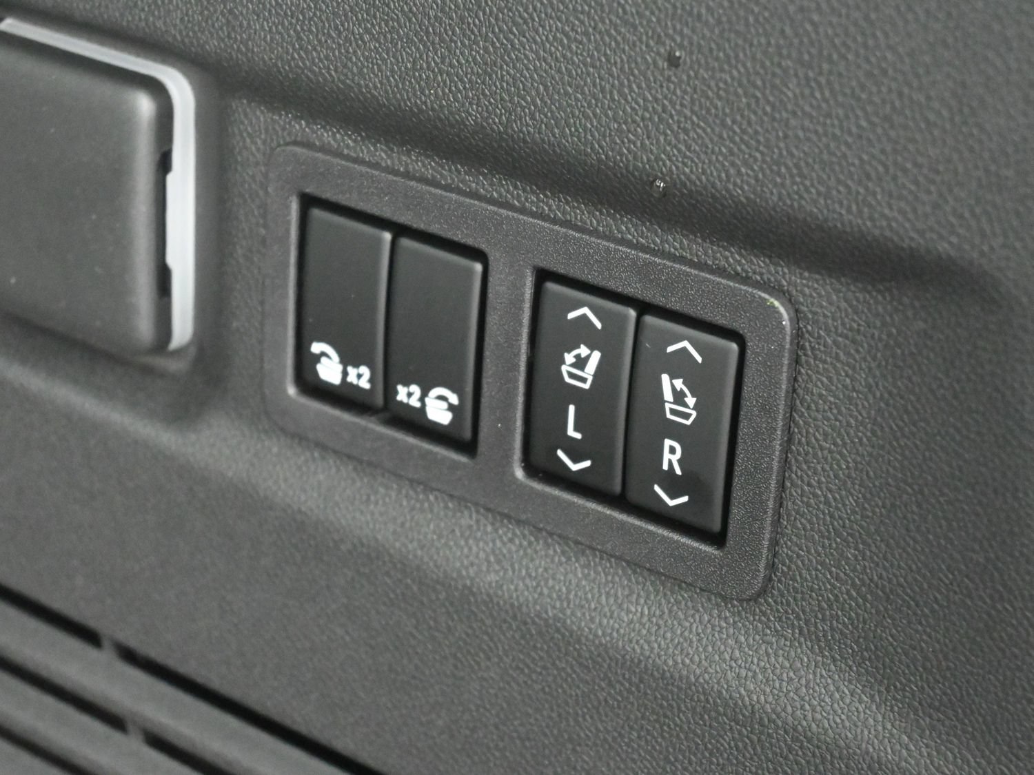 2026 Chevrolet Suburban High Country - Photo 34