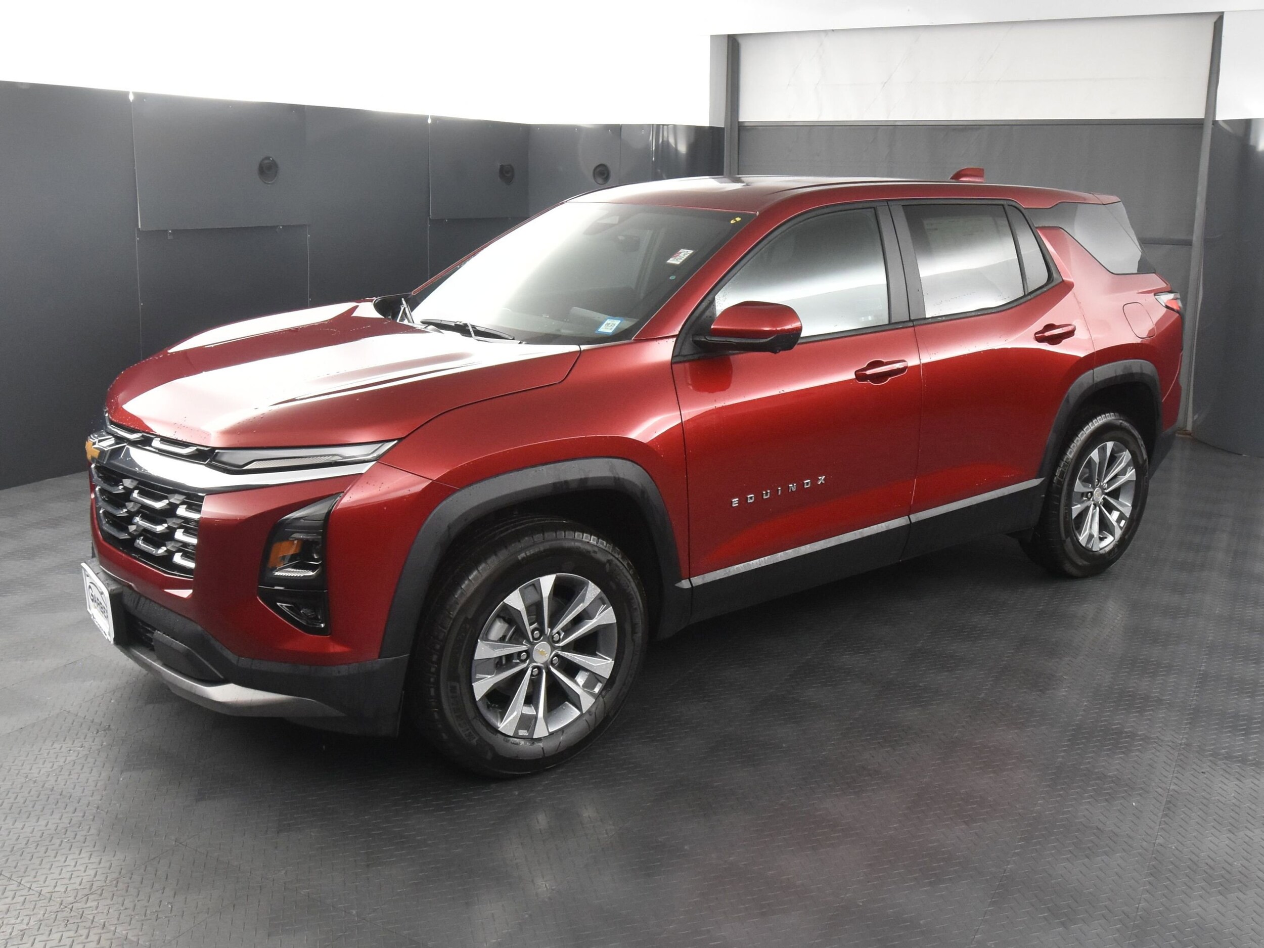 2025 Chevrolet Equinox LT photo 2