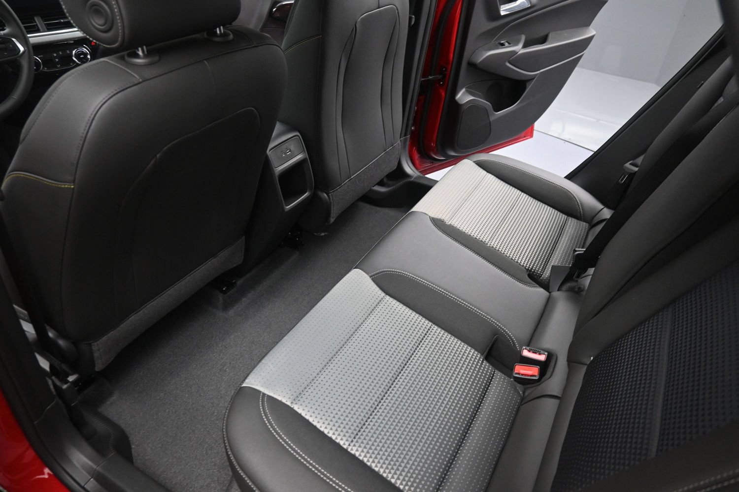 2026 Chevrolet Trax LT - Photo 32