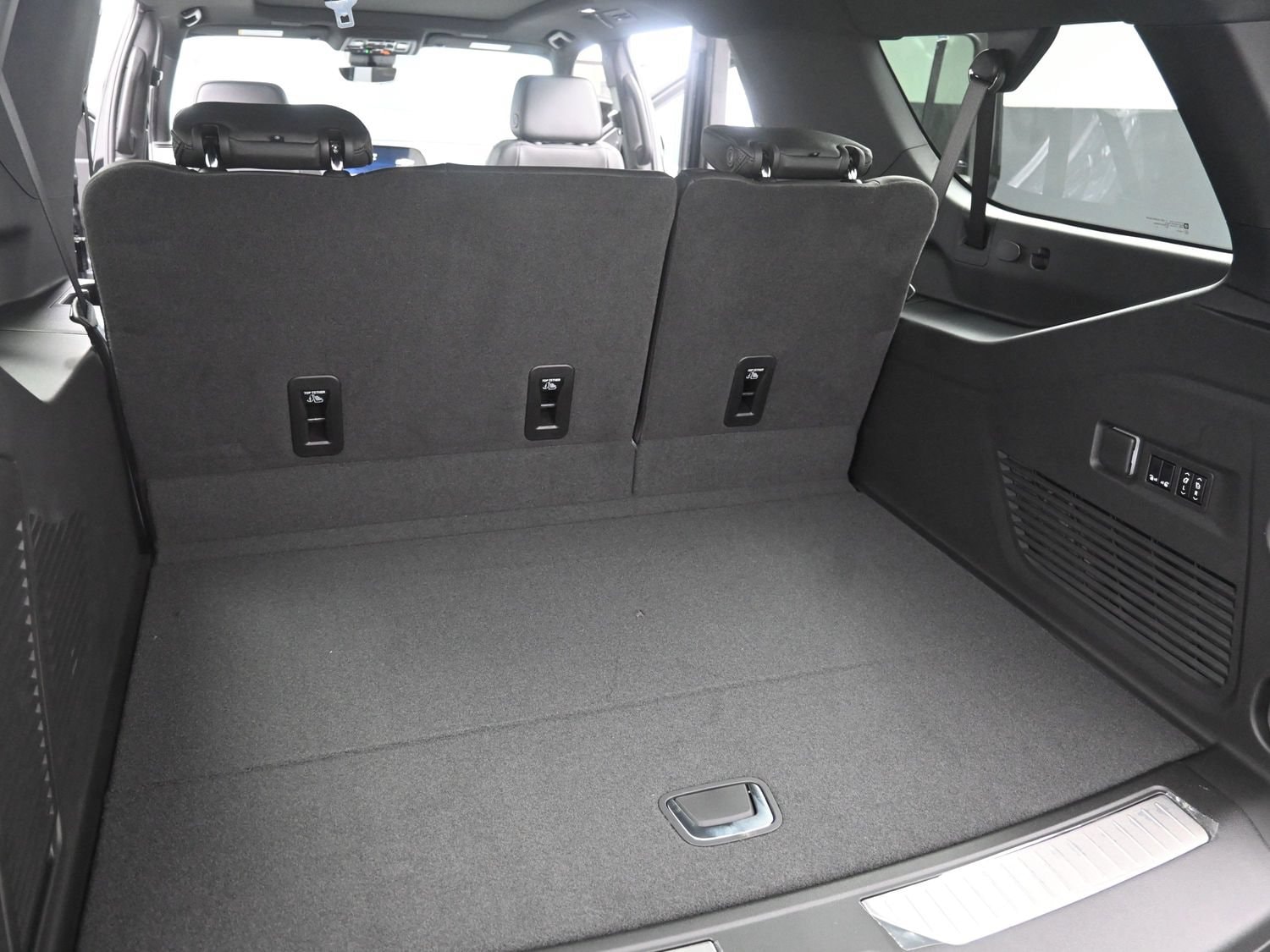 2026 Chevrolet Suburban High Country - Photo 35
