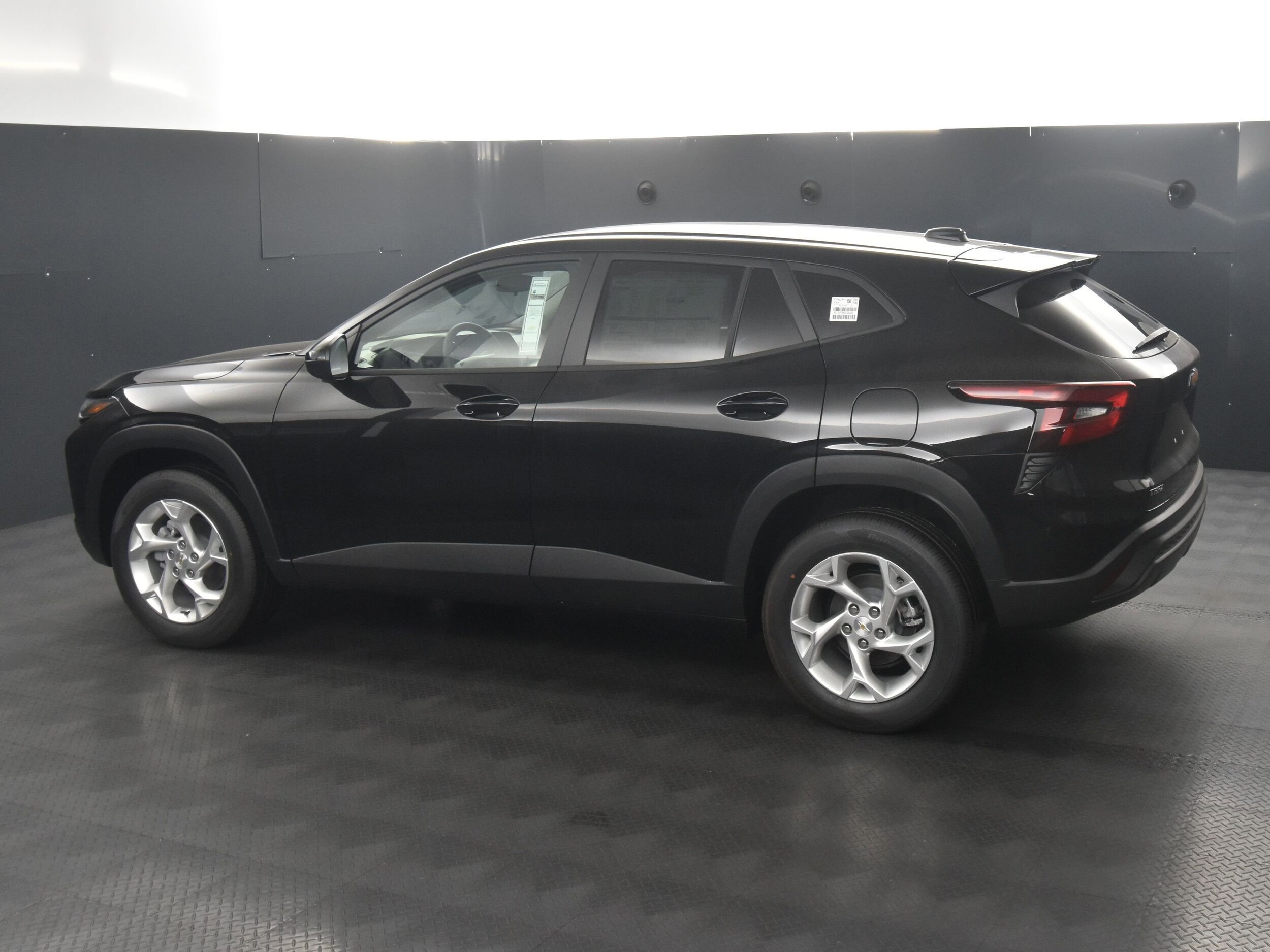 2025 Chevrolet Trax LS photo 4