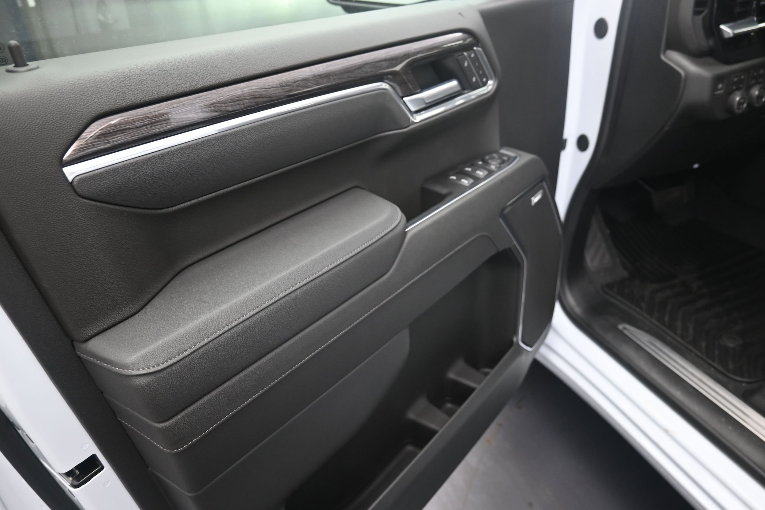 2026 Chevrolet Silverado 1500 LTZ - Photo 16