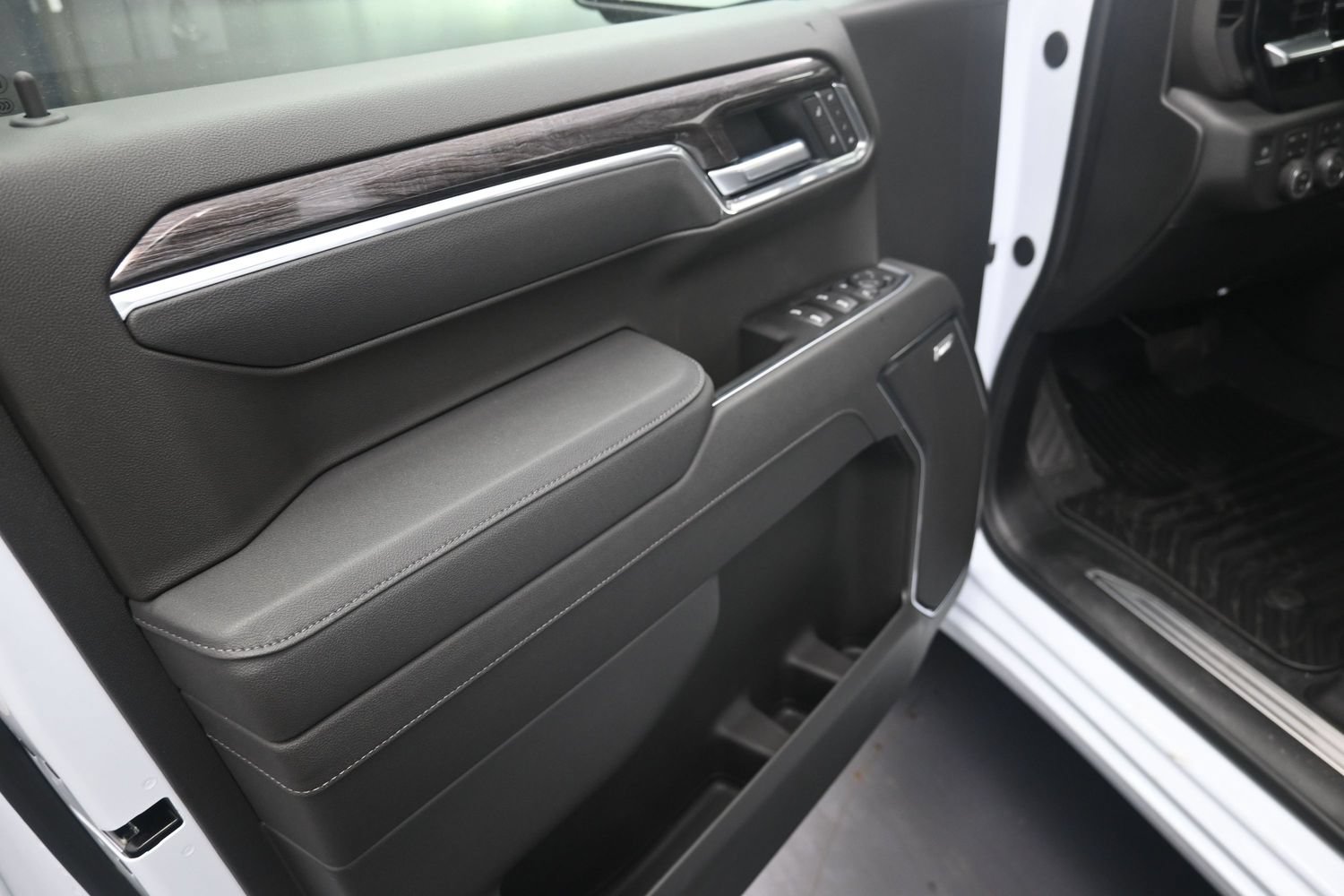 2026 Chevrolet Silverado 1500 LTZ - Photo 16