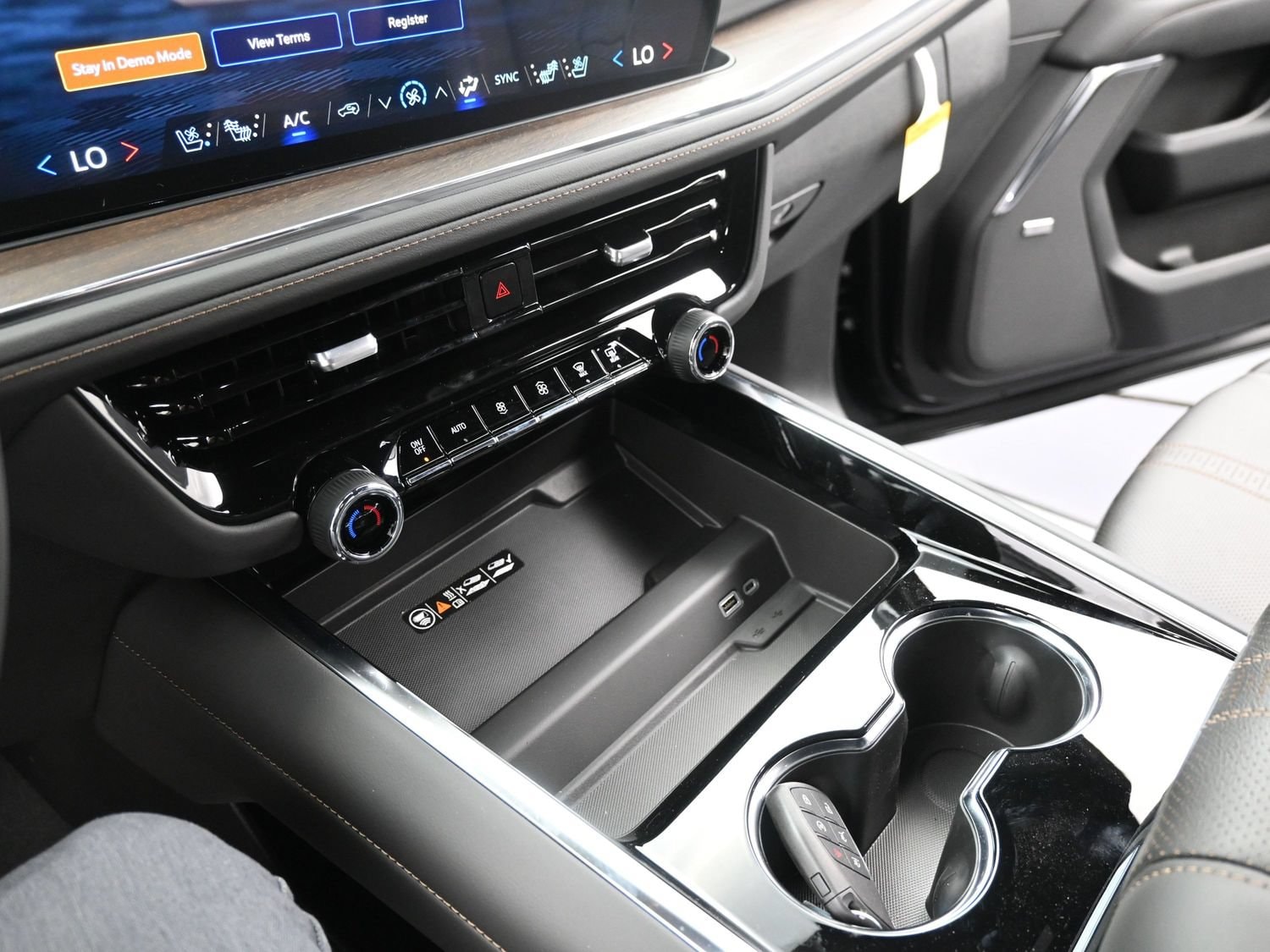 2026 Chevrolet Suburban High Country - Photo 29