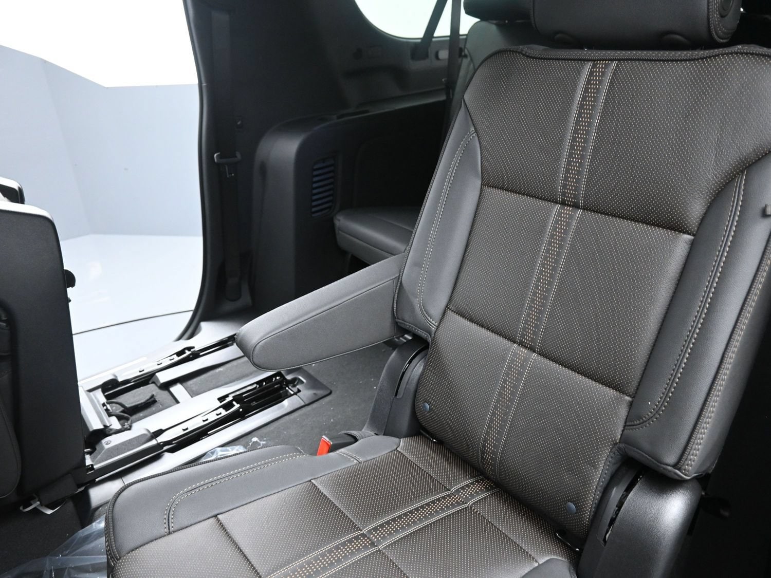 2026 Chevrolet Suburban High Country - Photo 36