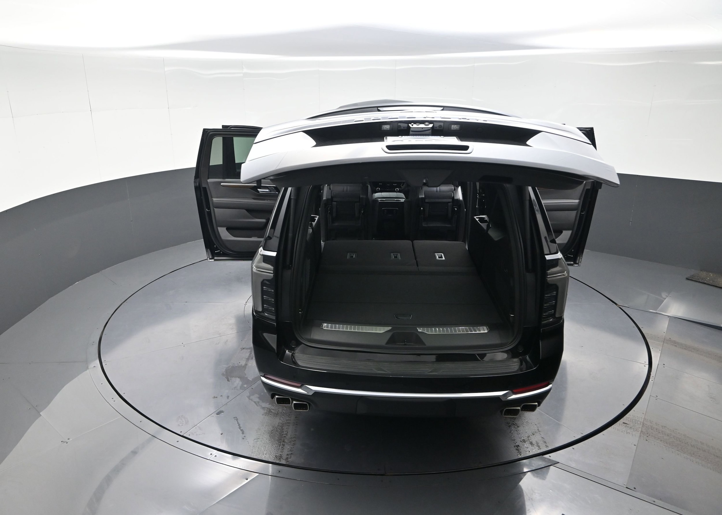2026 Chevrolet Suburban High Country - Photo 13