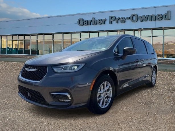 2023 Chrysler Pacifica Touring L's photo