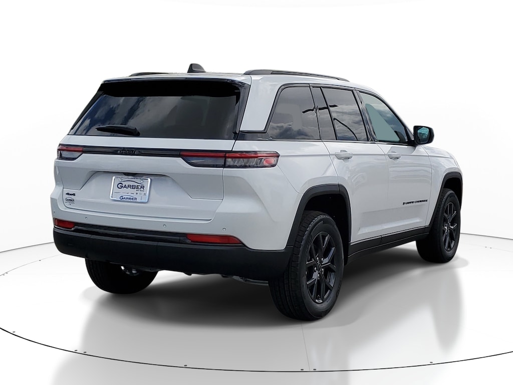 New 2027 Jeep Grand Cherokee Laredo X Sport Utility