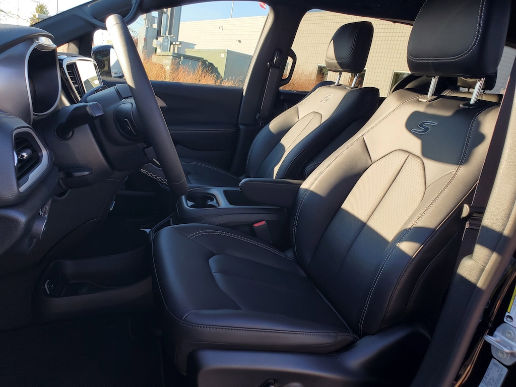 New 2026 Chrysler Pacifica SELECT Passenger Van