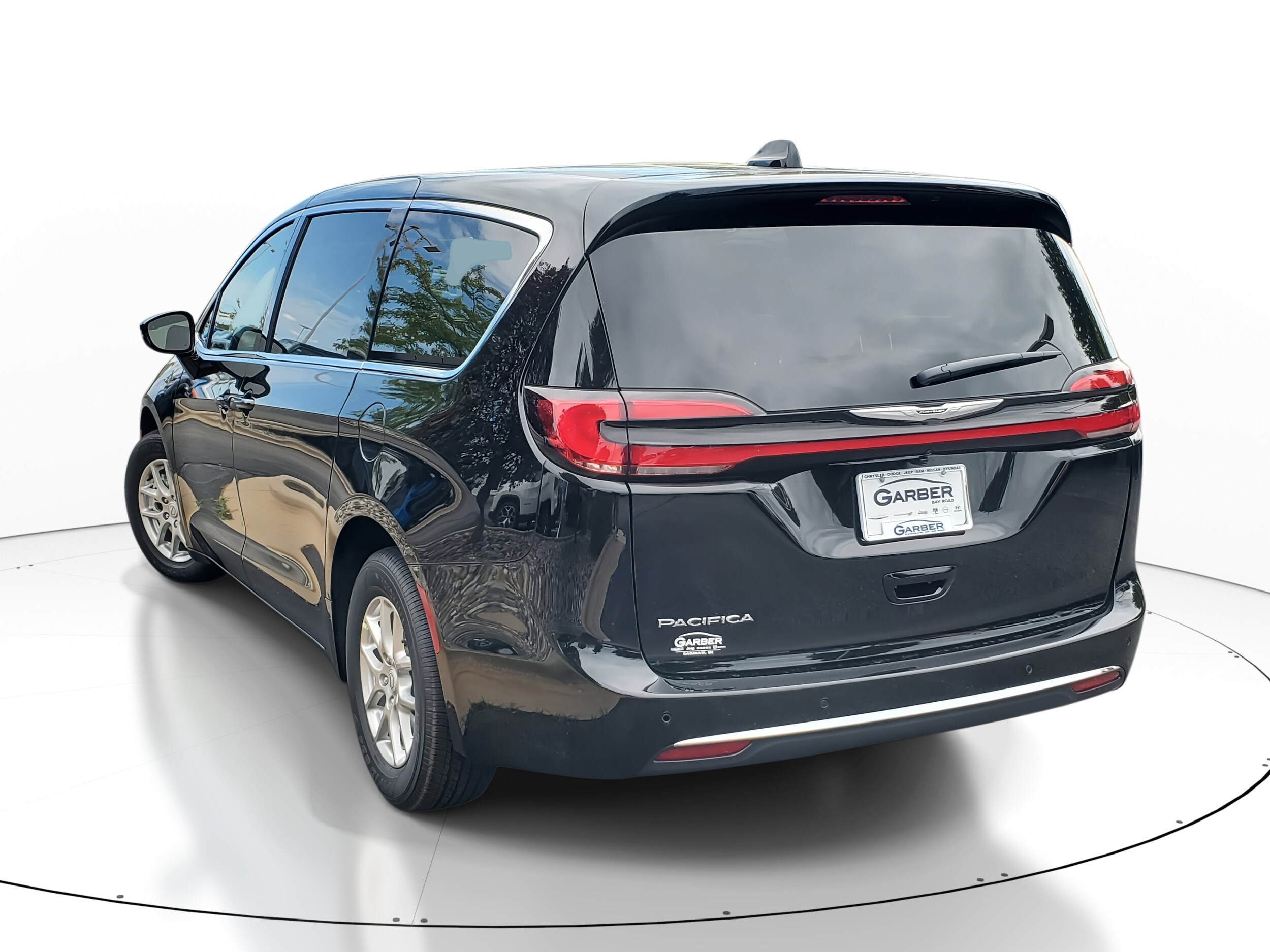 2026 Chrysler Pacifica photo 2