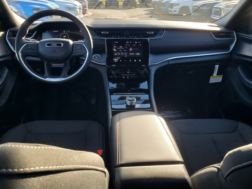 New 2025 Jeep Grand Cherokee LAREDO X 4X4 Sport Utility