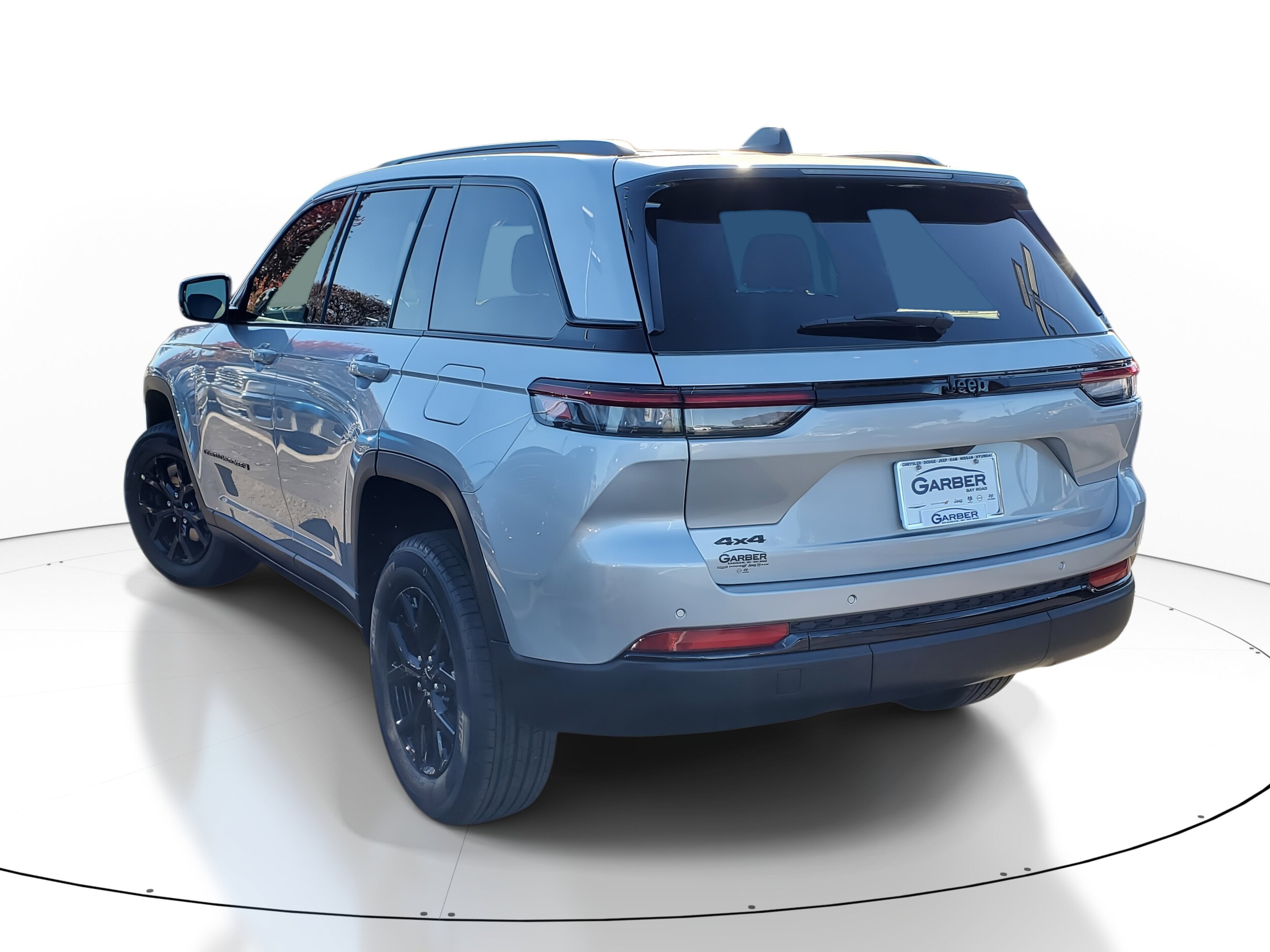2025 Jeep Grand Cherokee Altitude photo 2
