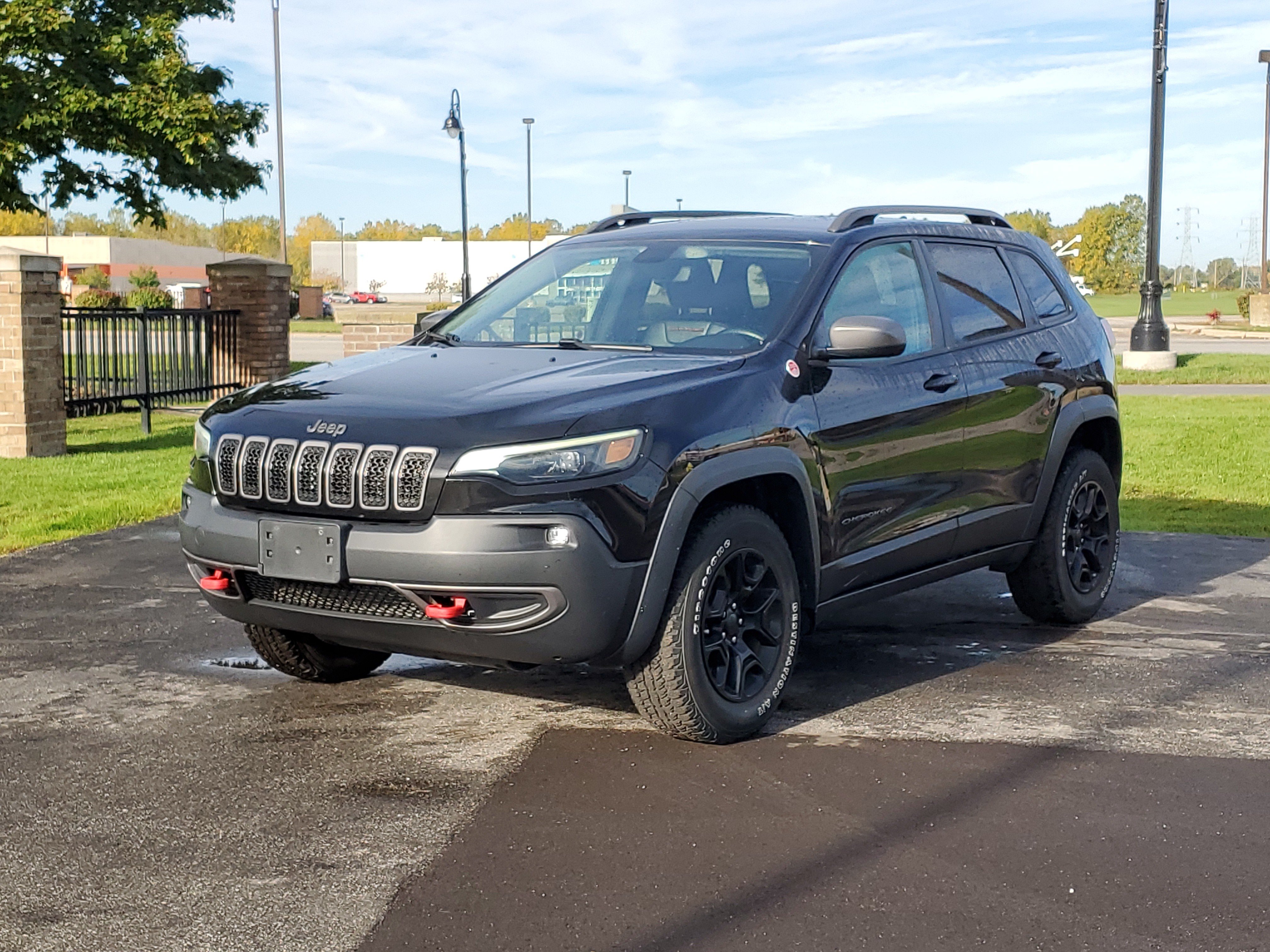 Used 2019 Jeep Cherokee Trailhawk with VIN 1C4PJMBX5KD435962 for sale in Saginaw, MI
