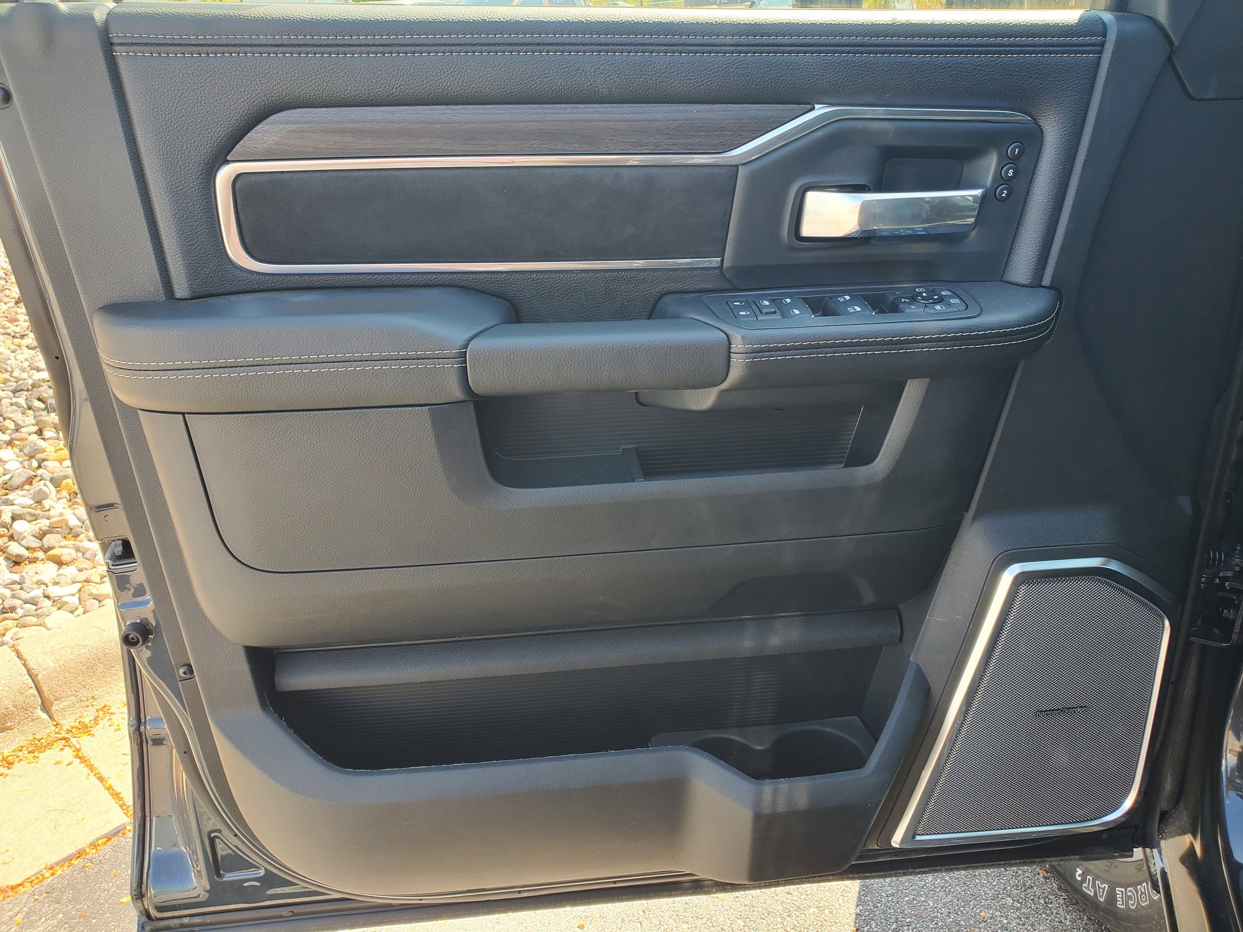 2026 RAM 2500 Laramie - Photo 6