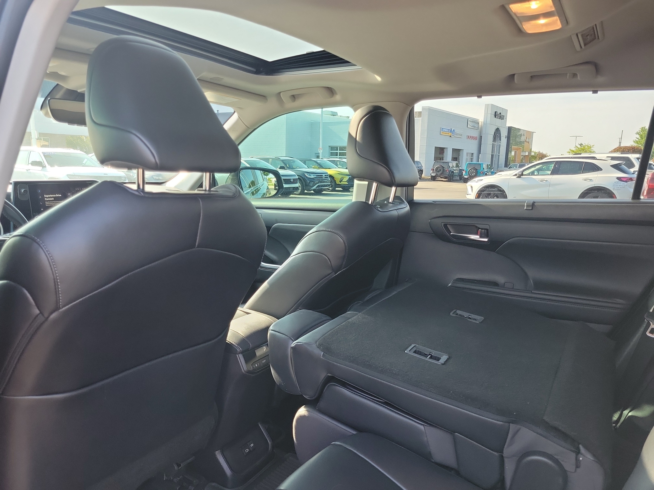 2023 Toyota Highlander XLE - Photo 30