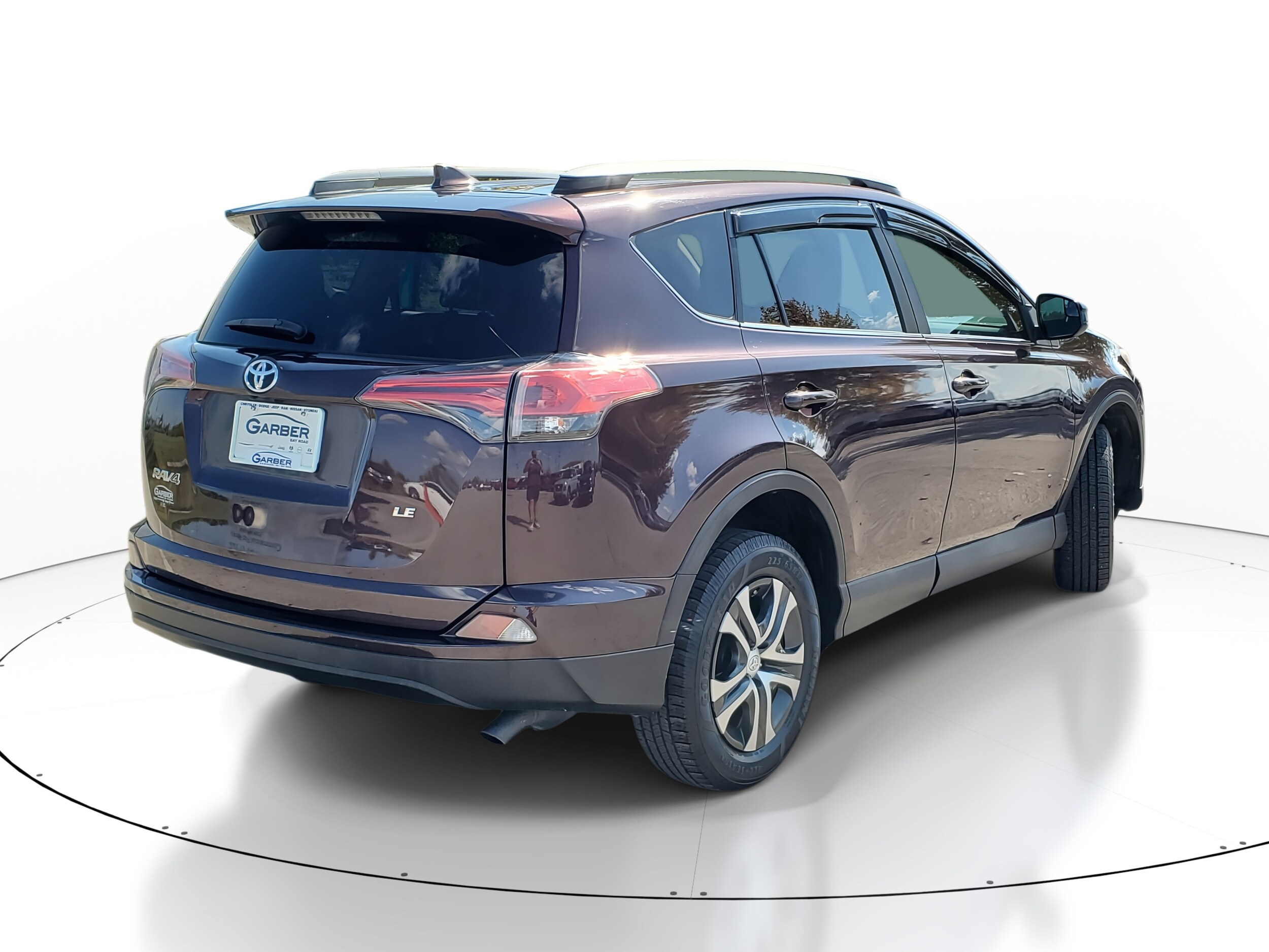 2018 Toyota RAV4 LE photo 2