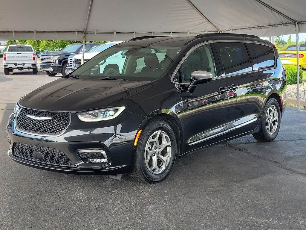Used 2022 Chrysler Pacifica Limited Van Passenger Van