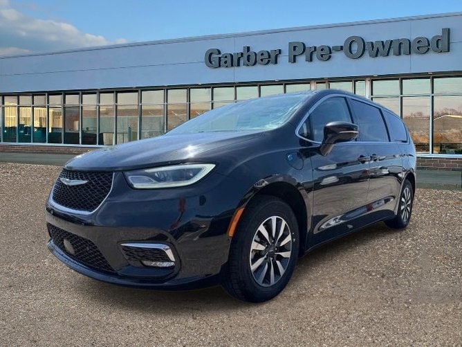 2022 Chrysler Pacifica Hybrid Touring L Hybrid's photo