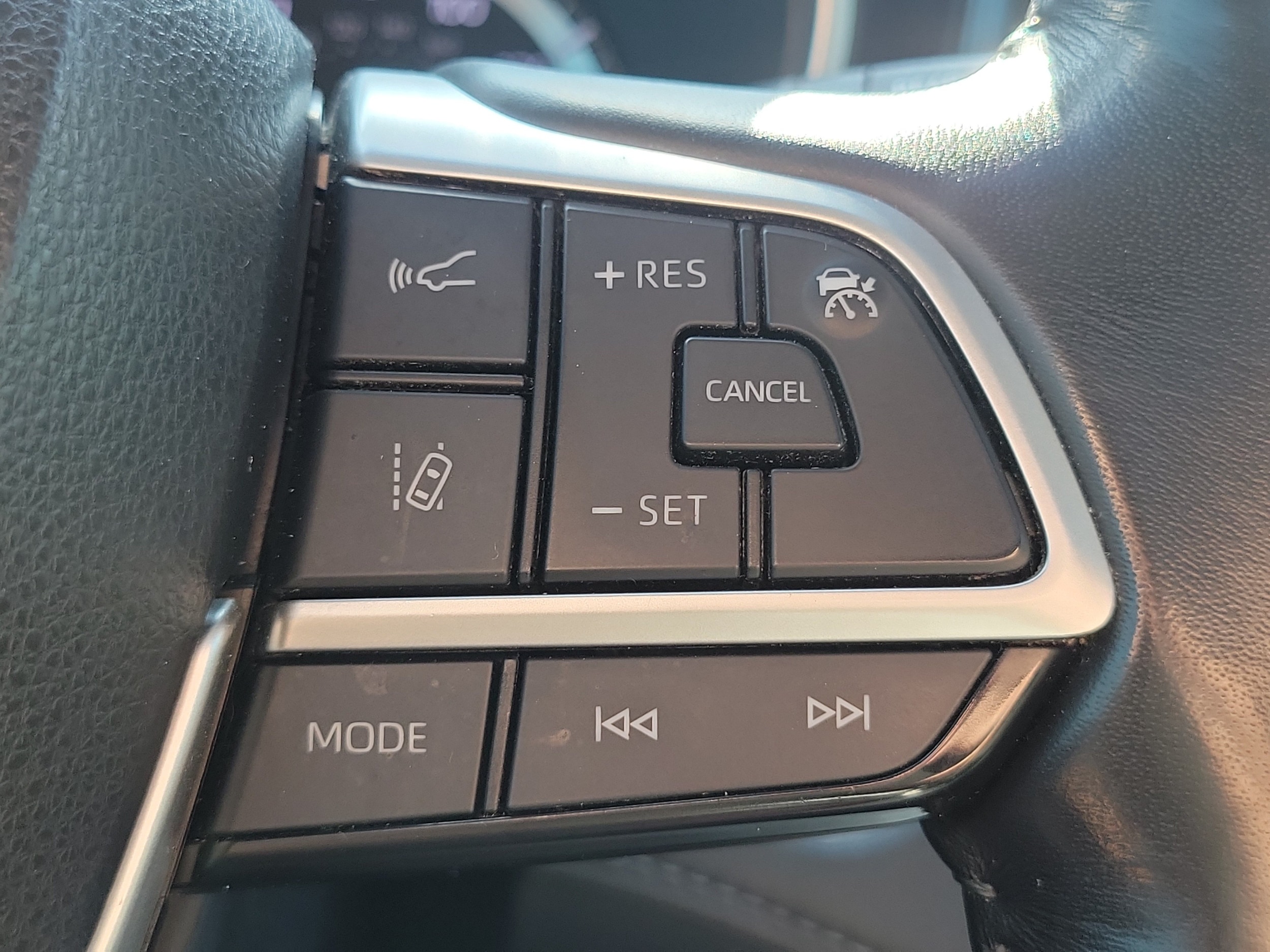 2023 Toyota Highlander XLE - Photo 14