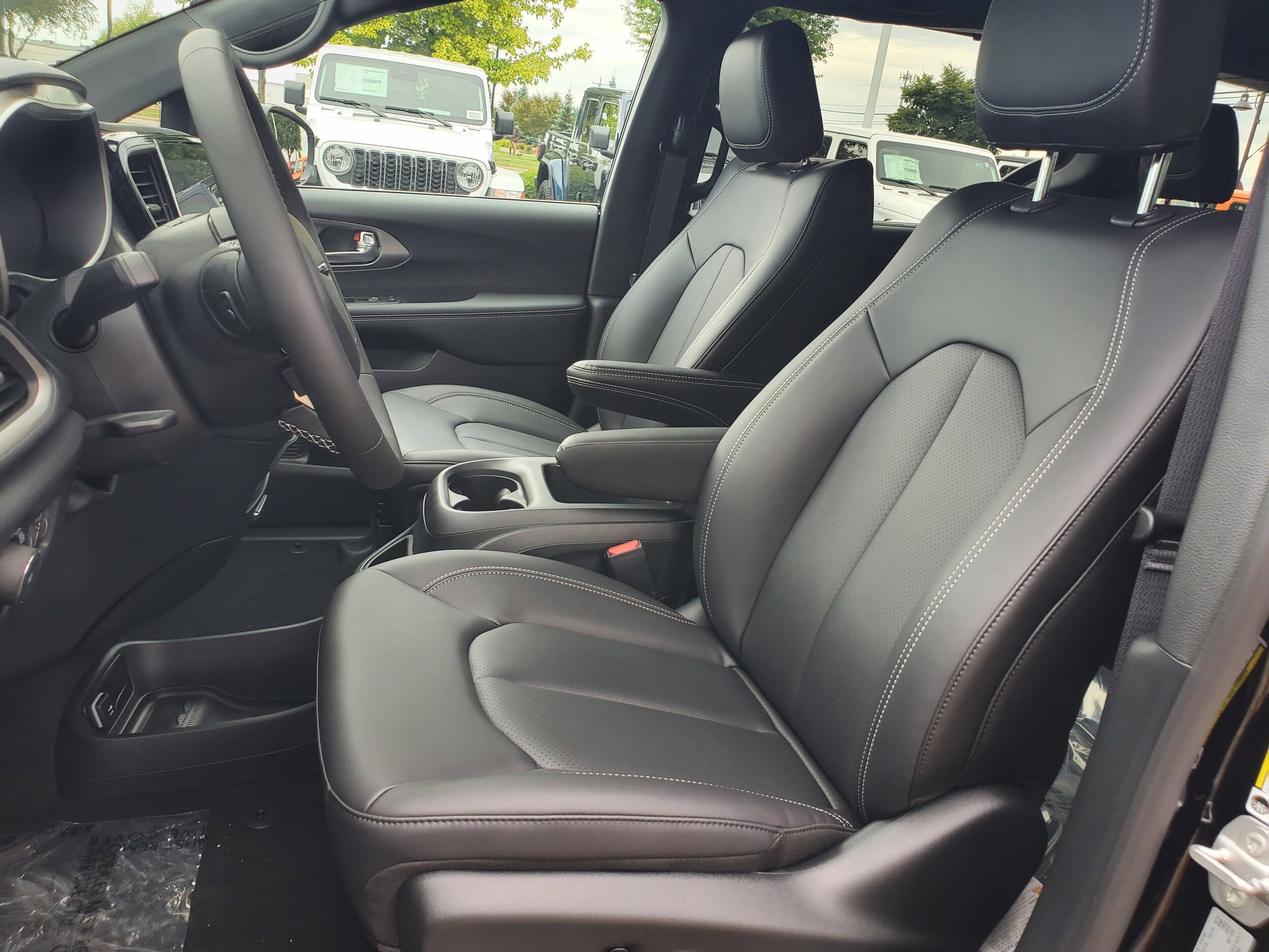 2026 Chrysler Pacifica photo 3