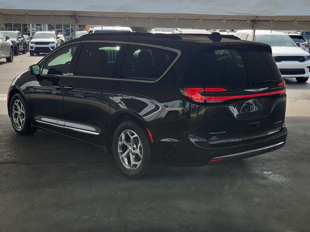 Used 2022 Chrysler Pacifica Limited Van Passenger Van