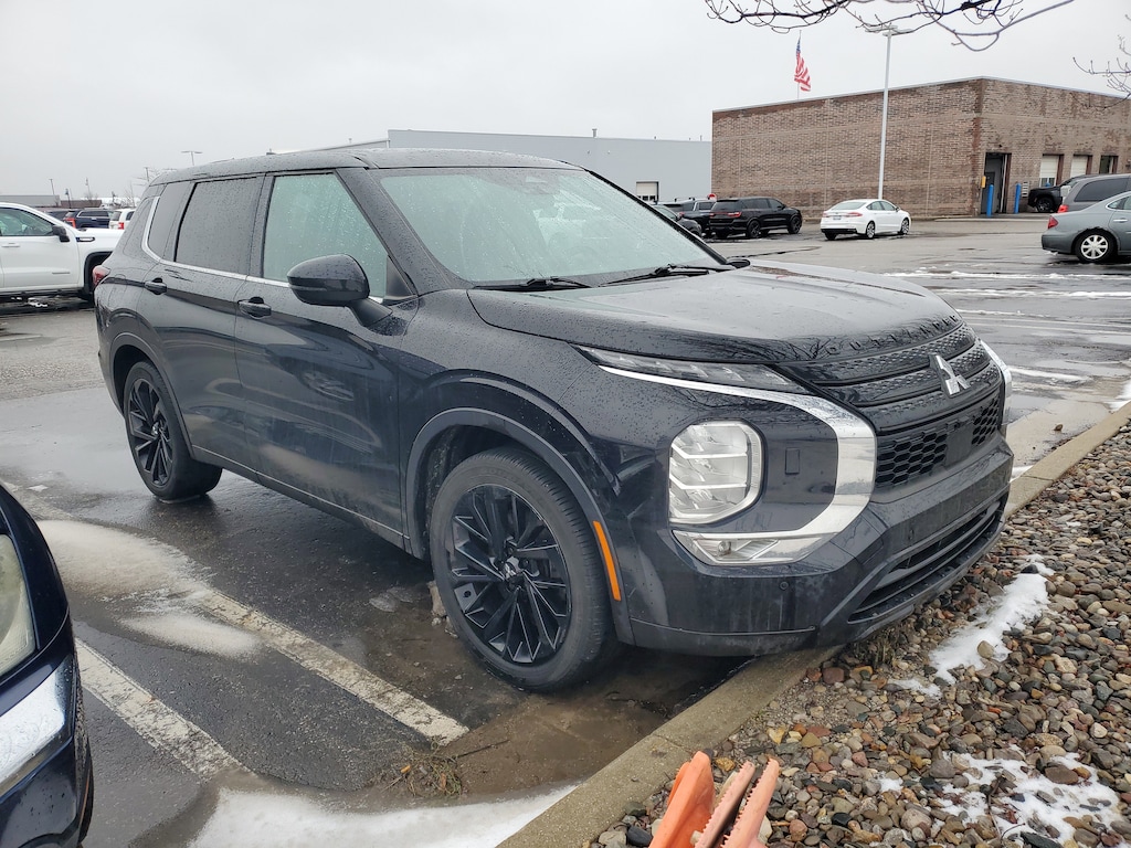 Used 2022 Mitsubishi Outlander SE CUV