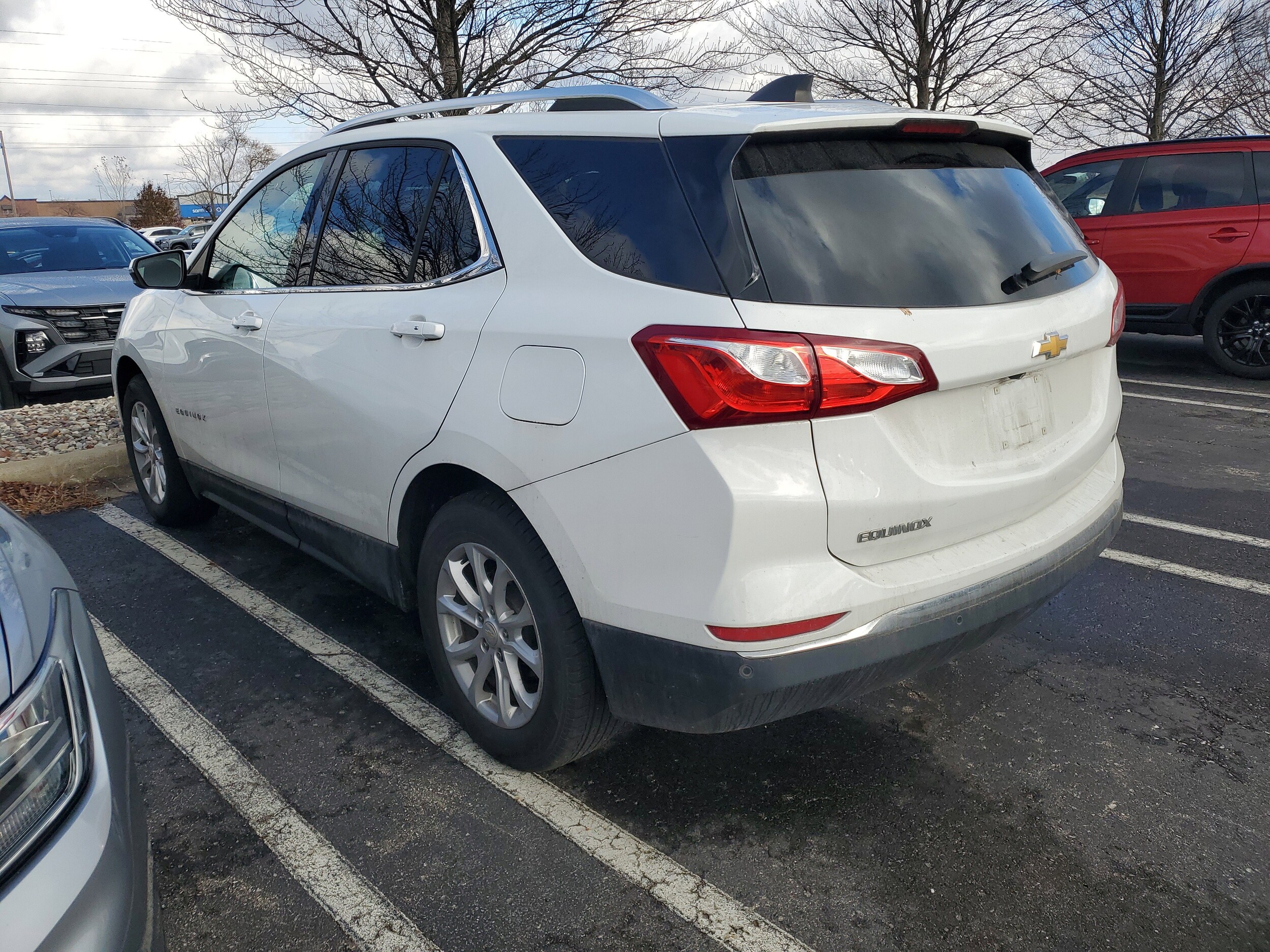 2019 Chevrolet Equinox LT photo 2
