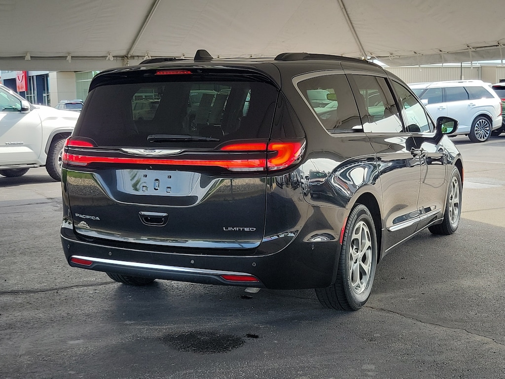 Used 2022 Chrysler Pacifica Limited Van Passenger Van